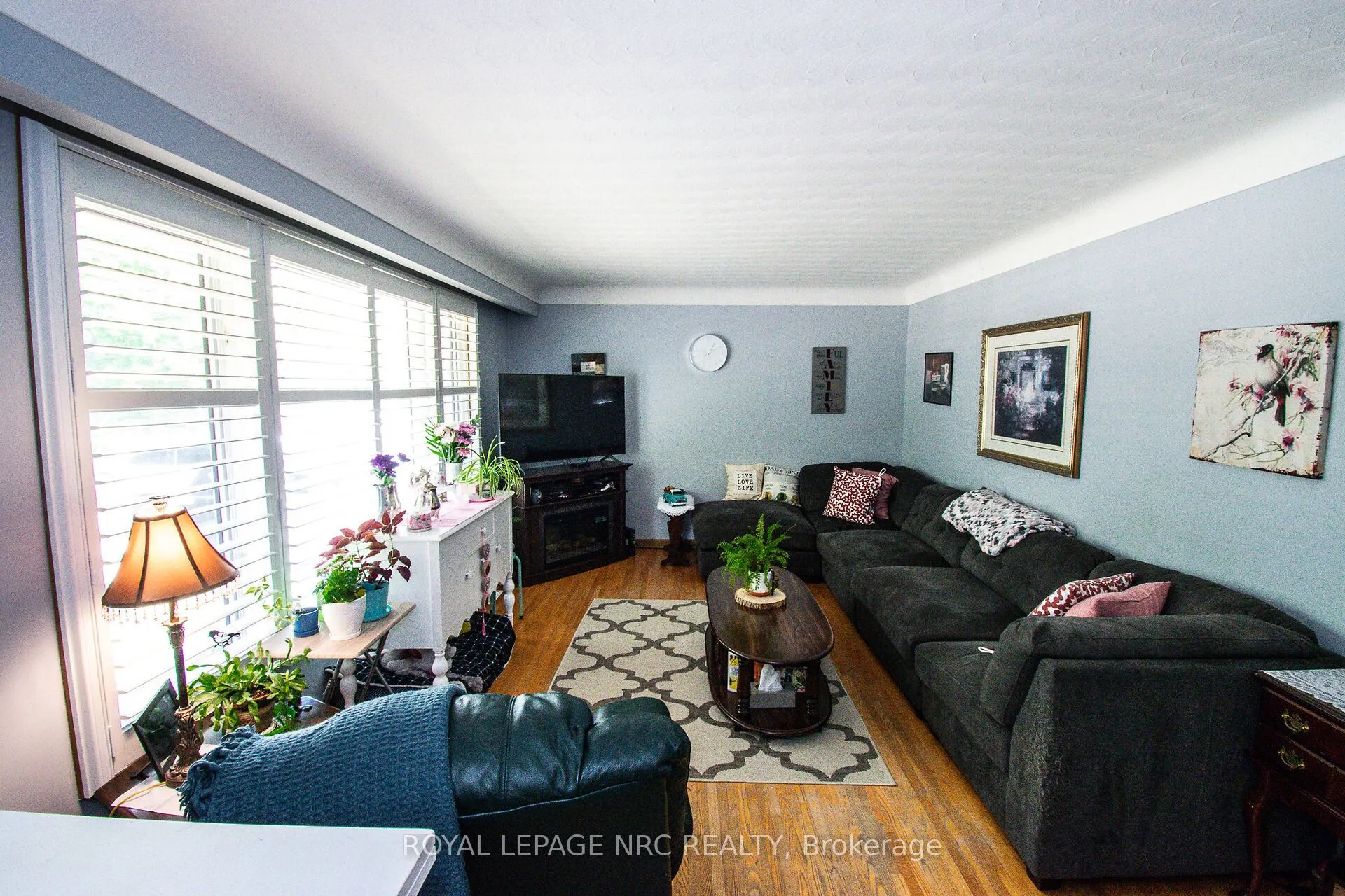 73 Lockview Crescent