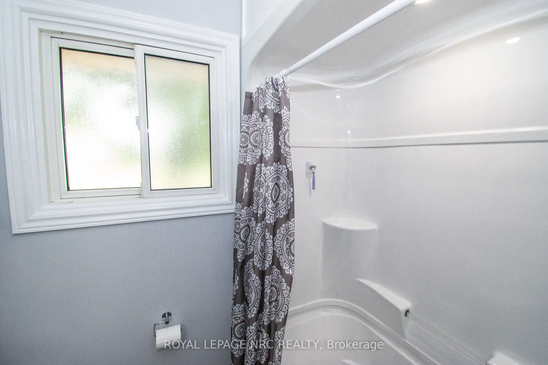 73 Lockview Crescent