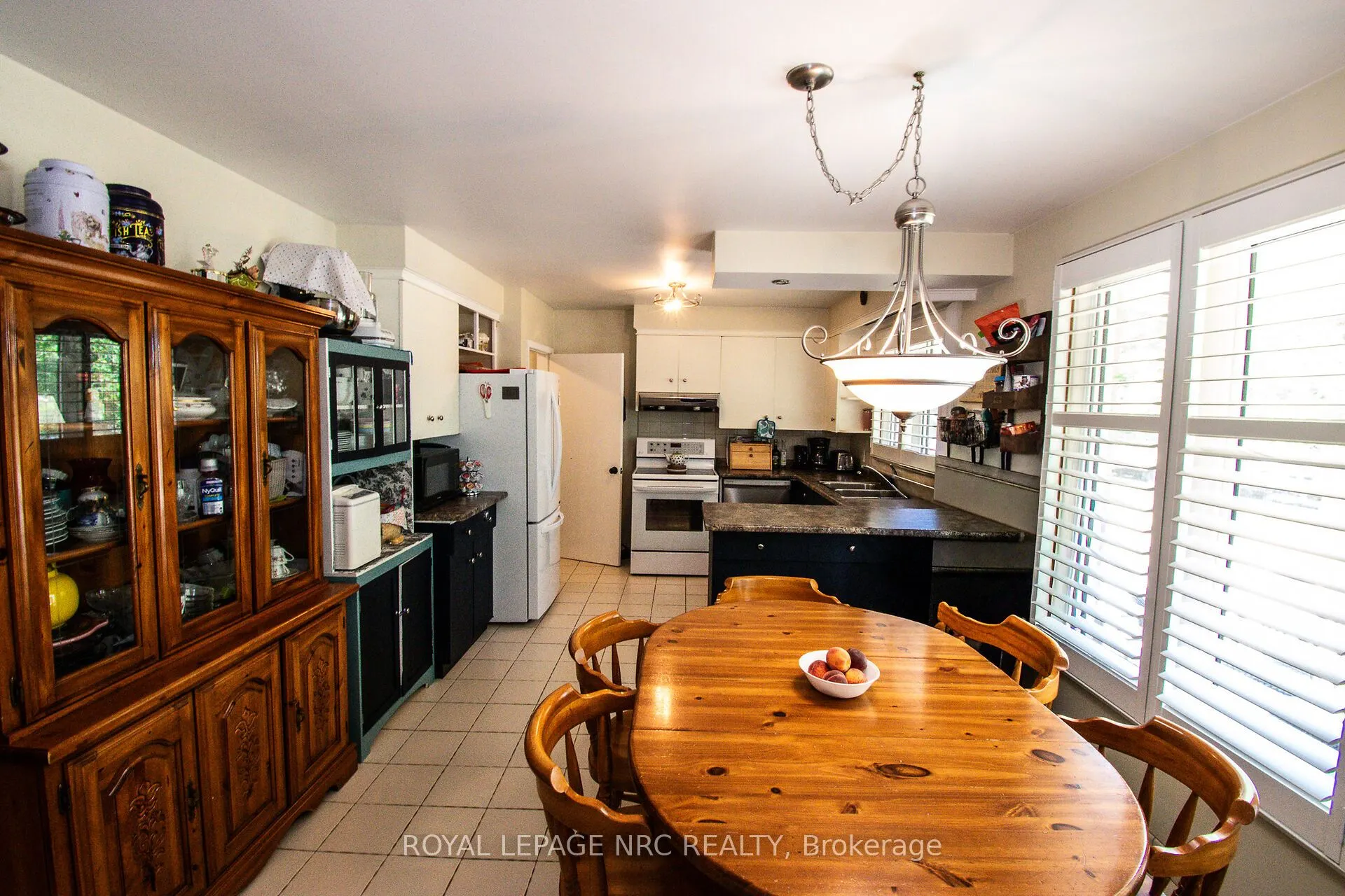 73 Lockview Crescent