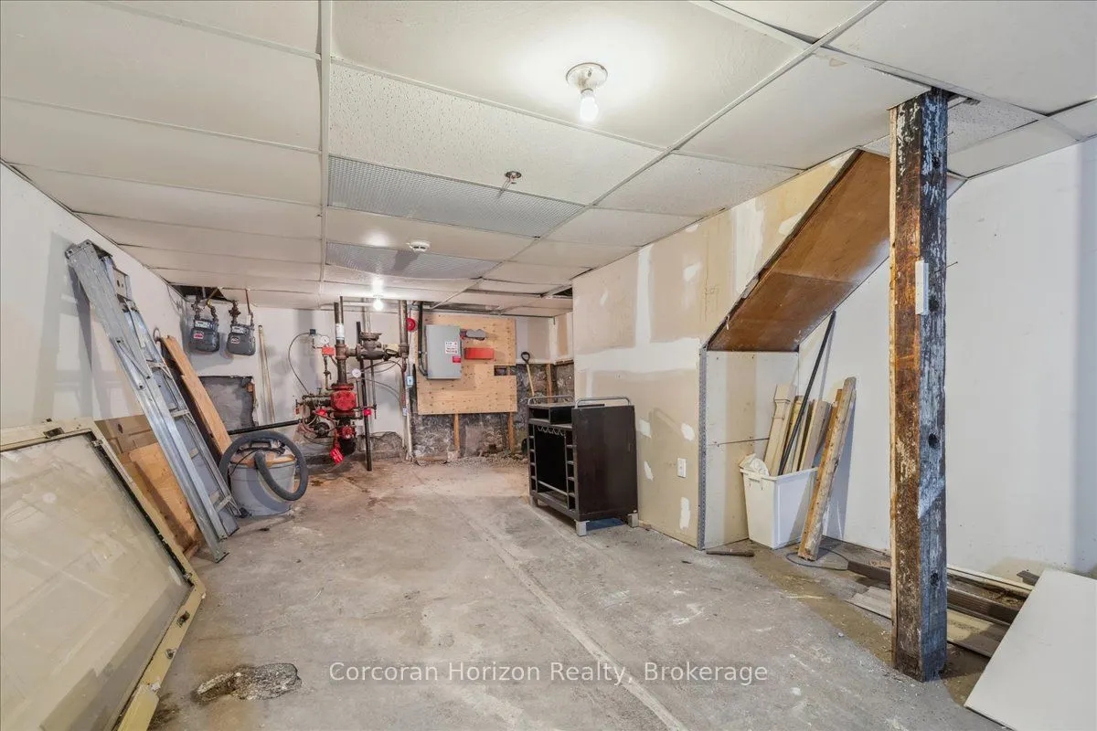 138 James Street N, #Main