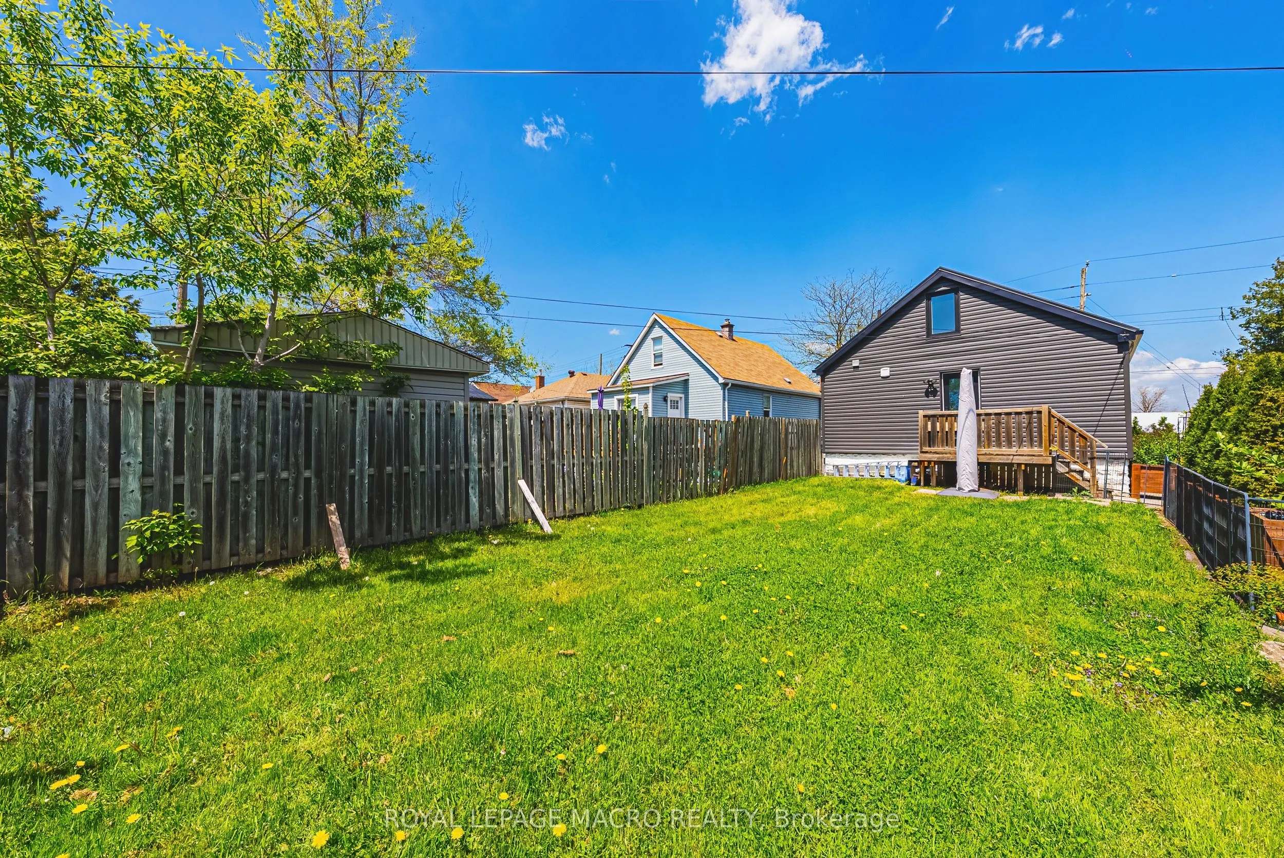 2016 Barton Street E