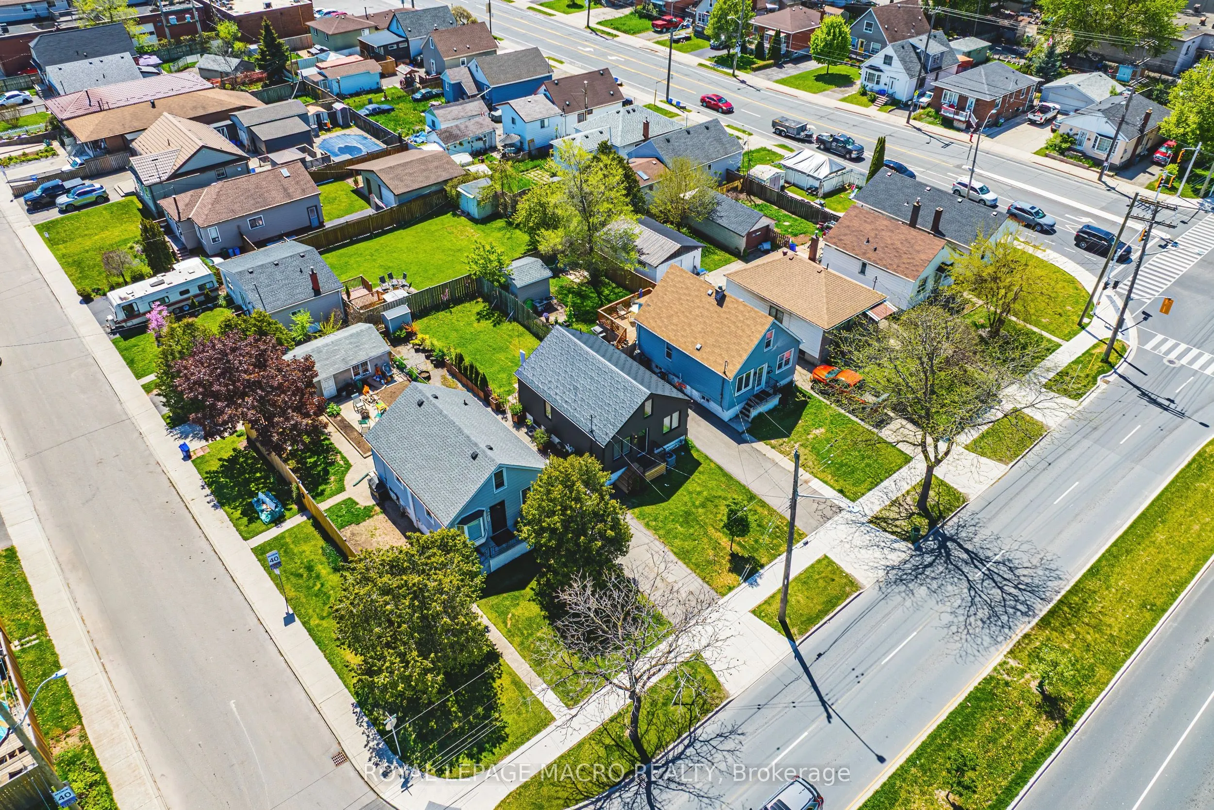 2016 Barton Street E