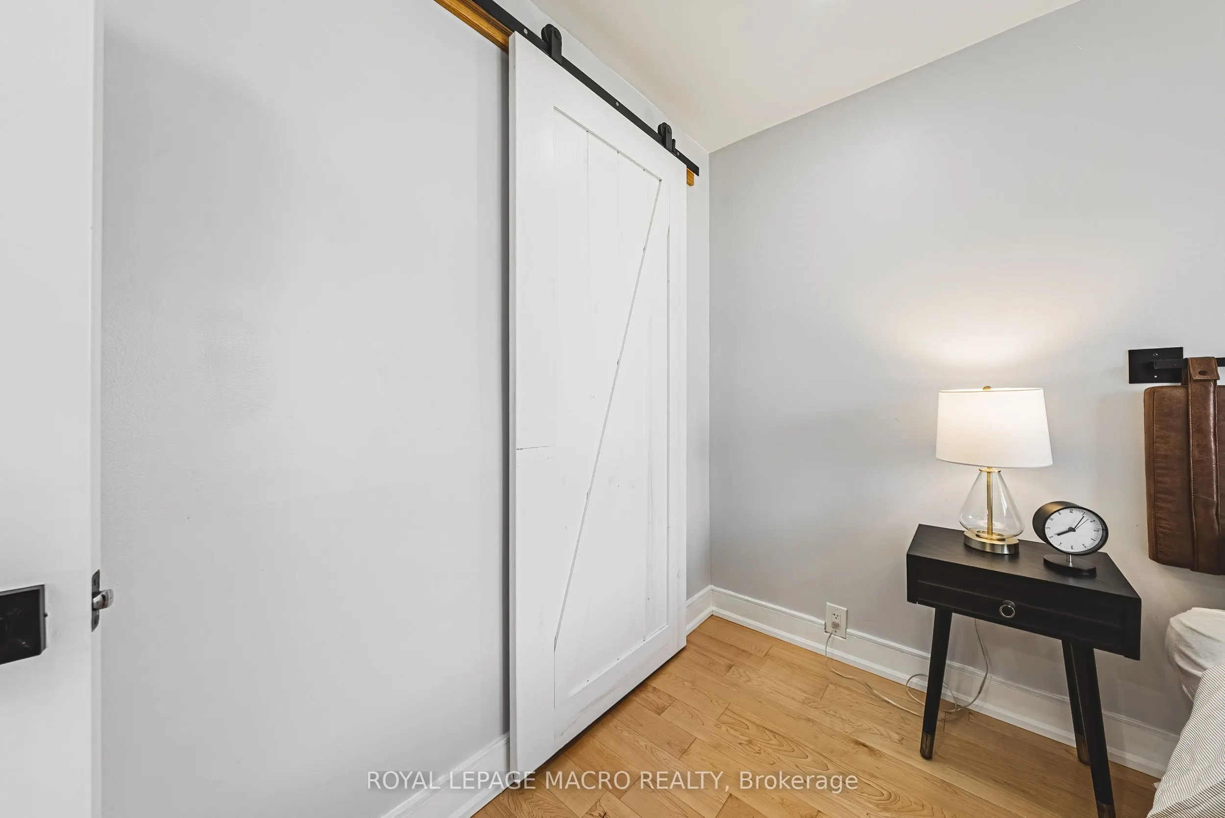 2016 Barton Street E