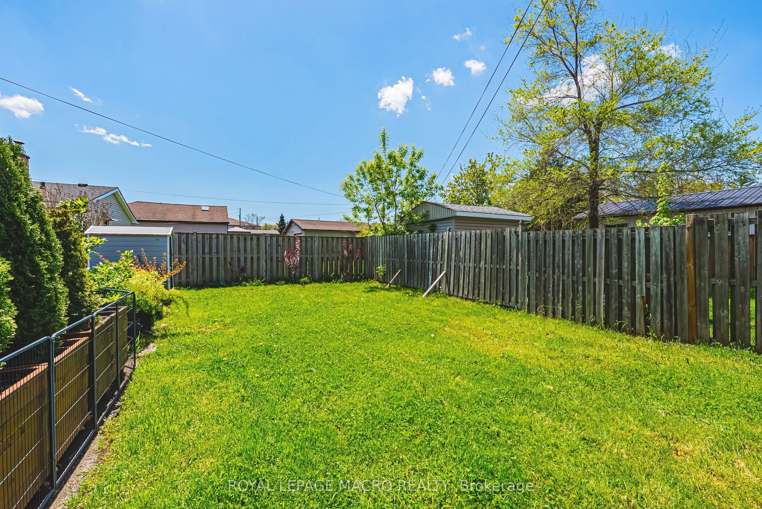 2016 Barton Street E