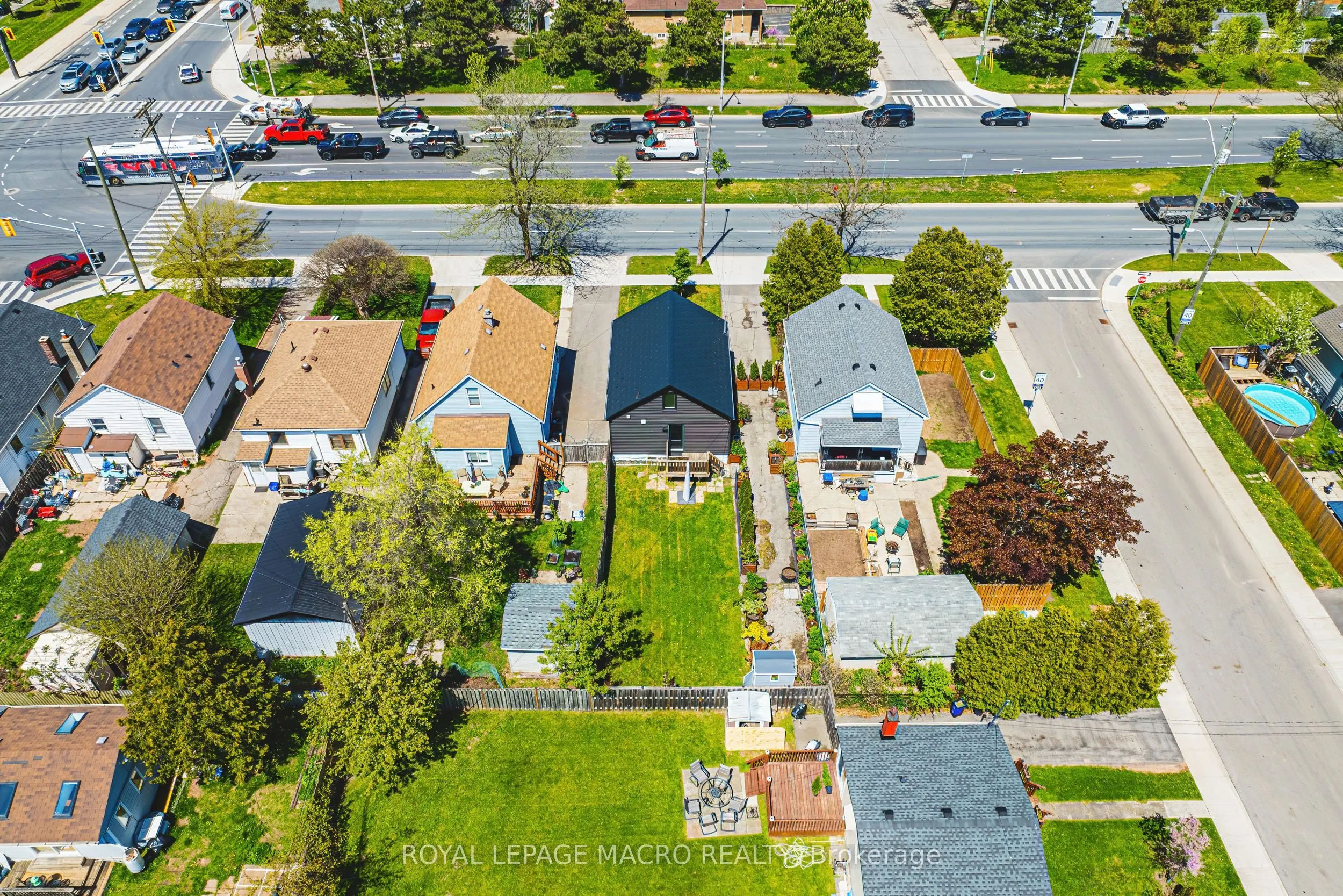 2016 Barton Street E