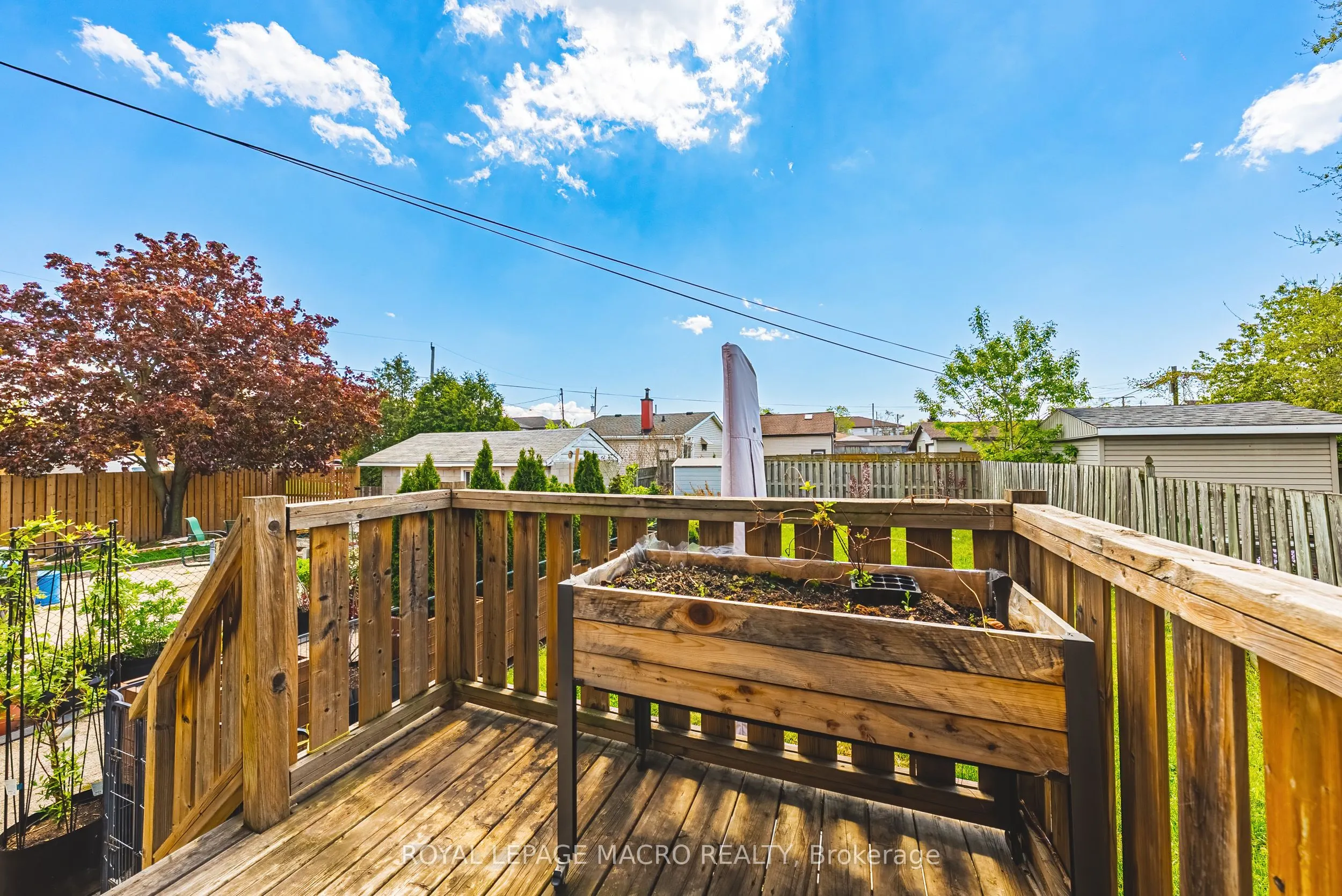 2016 Barton Street E