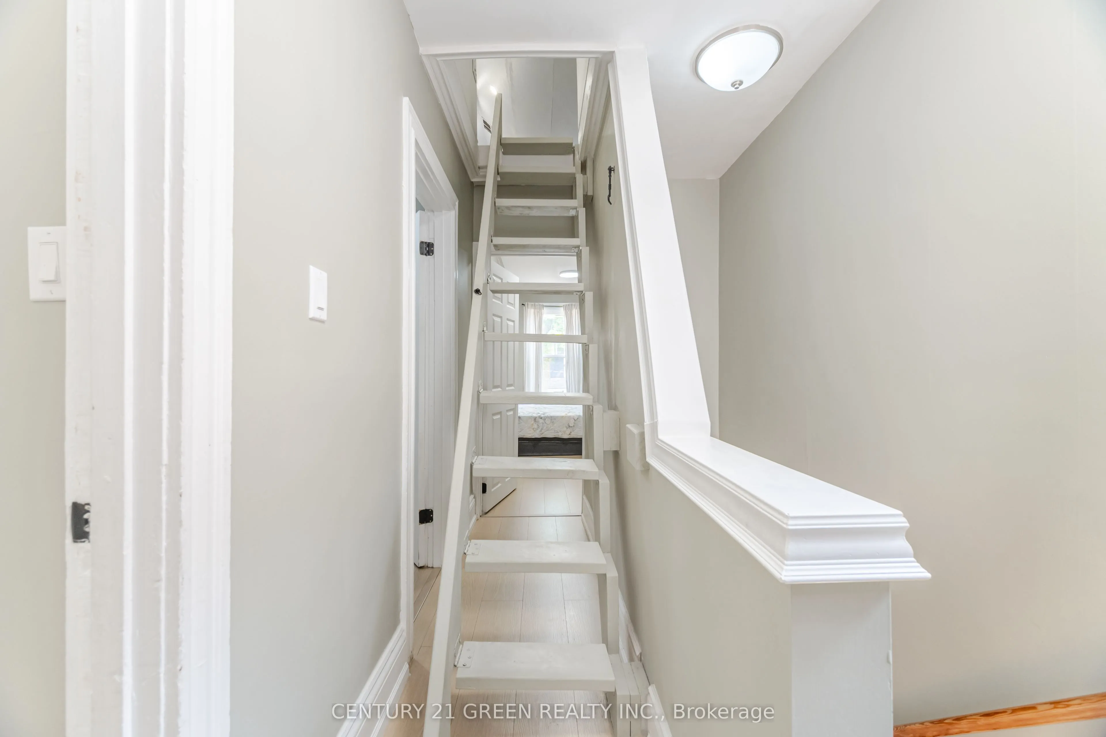 61 Stirton Street
