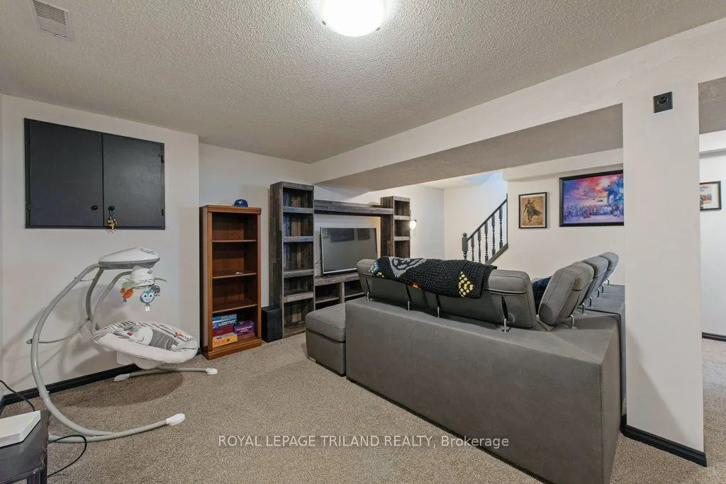 7 GOLDING Place