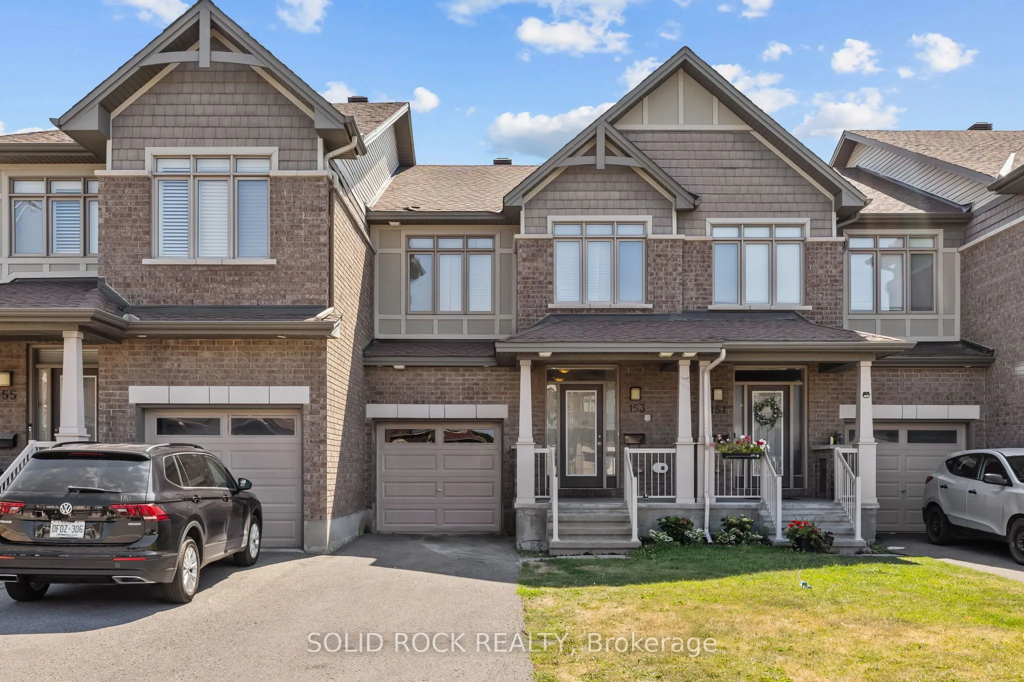153 Hawkshaw Crescent E