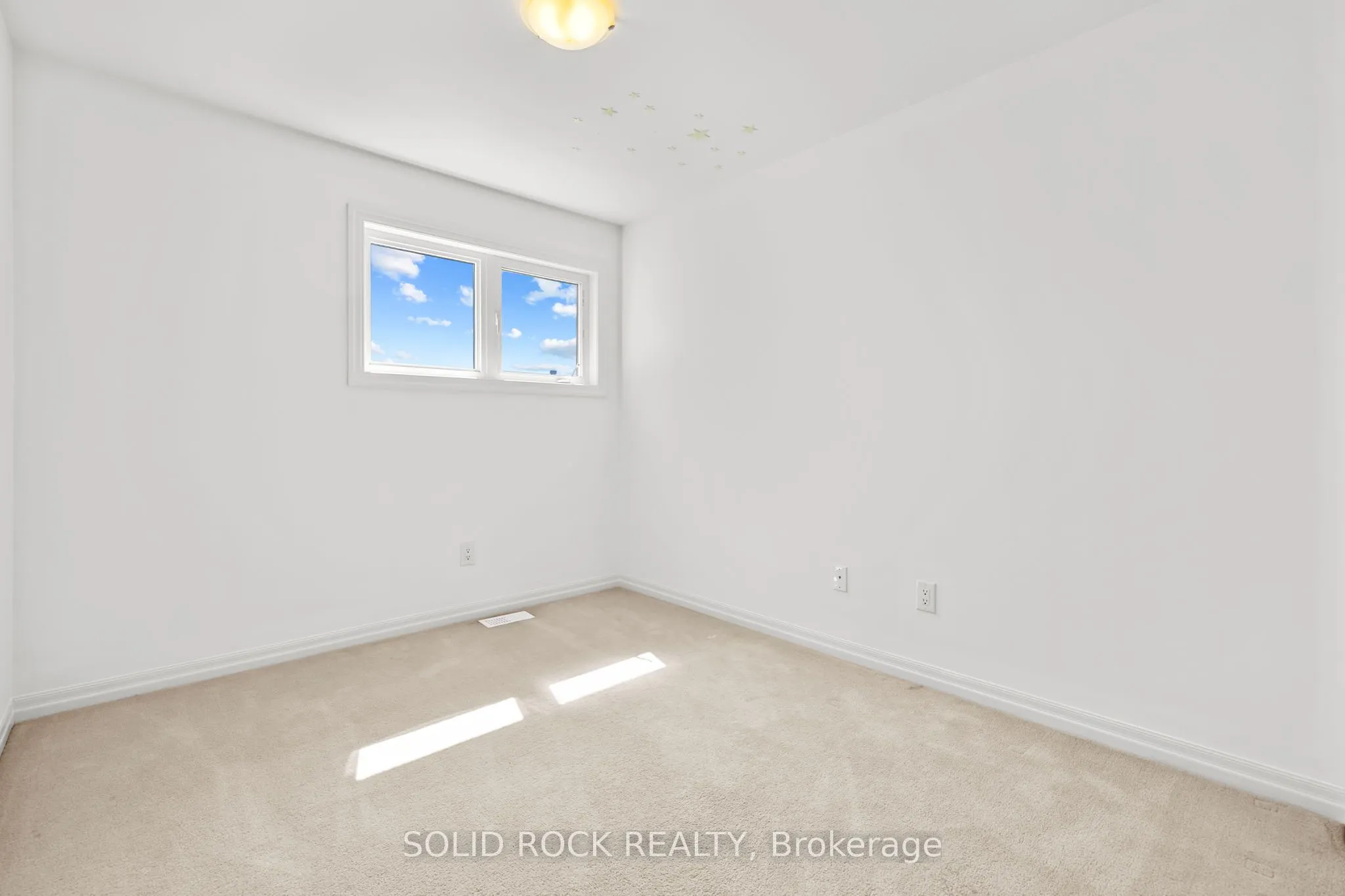 153 Hawkshaw Crescent E