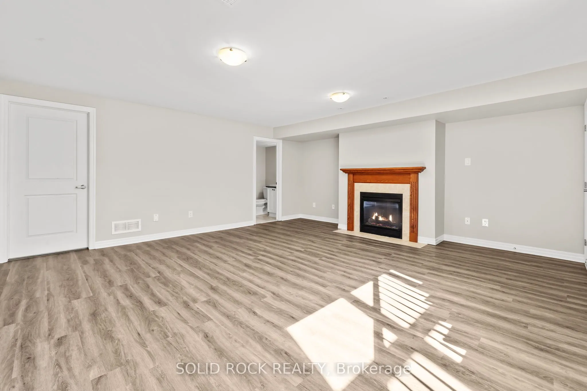 153 Hawkshaw Crescent E