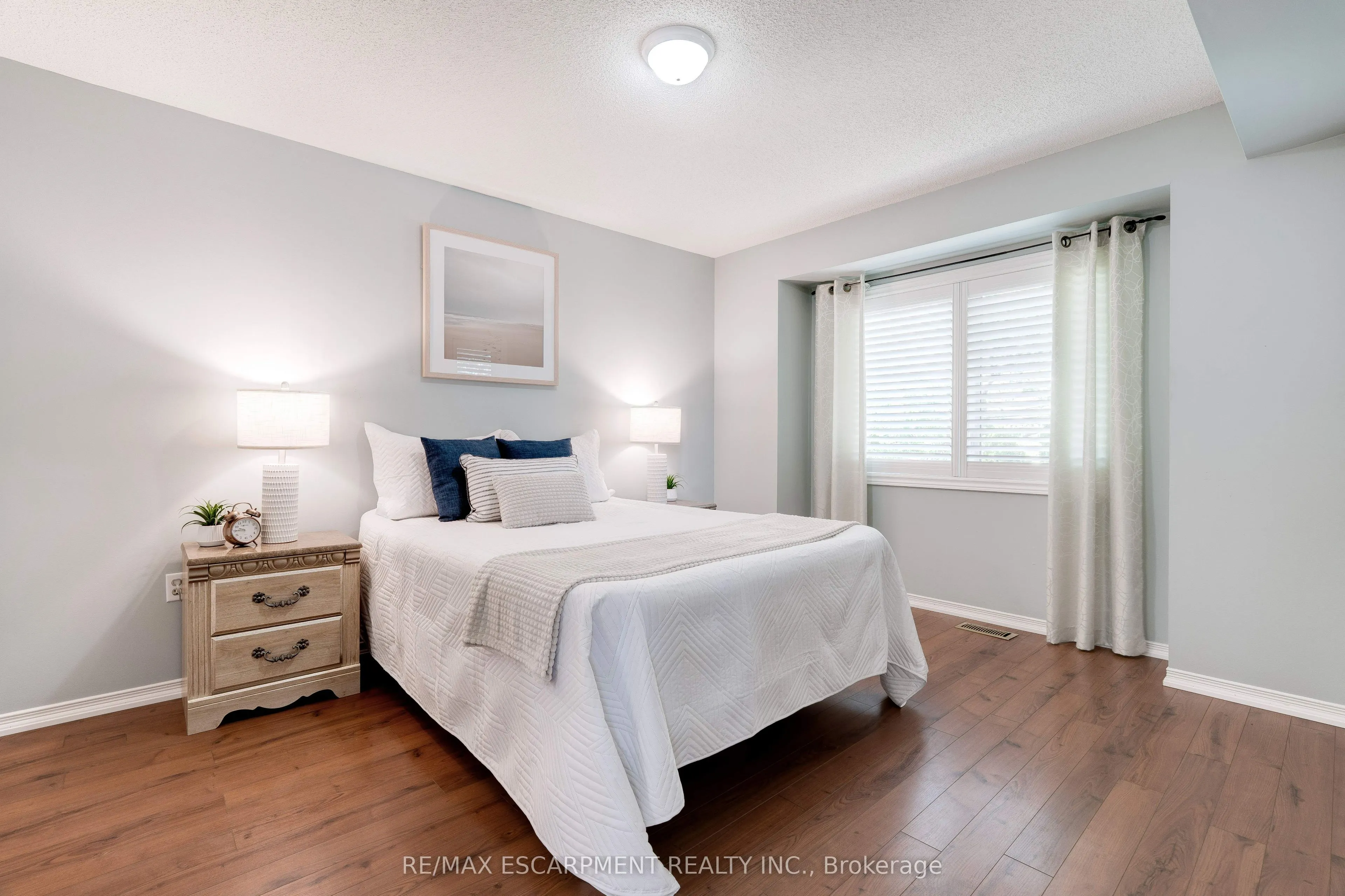 2774 King Street E, #10