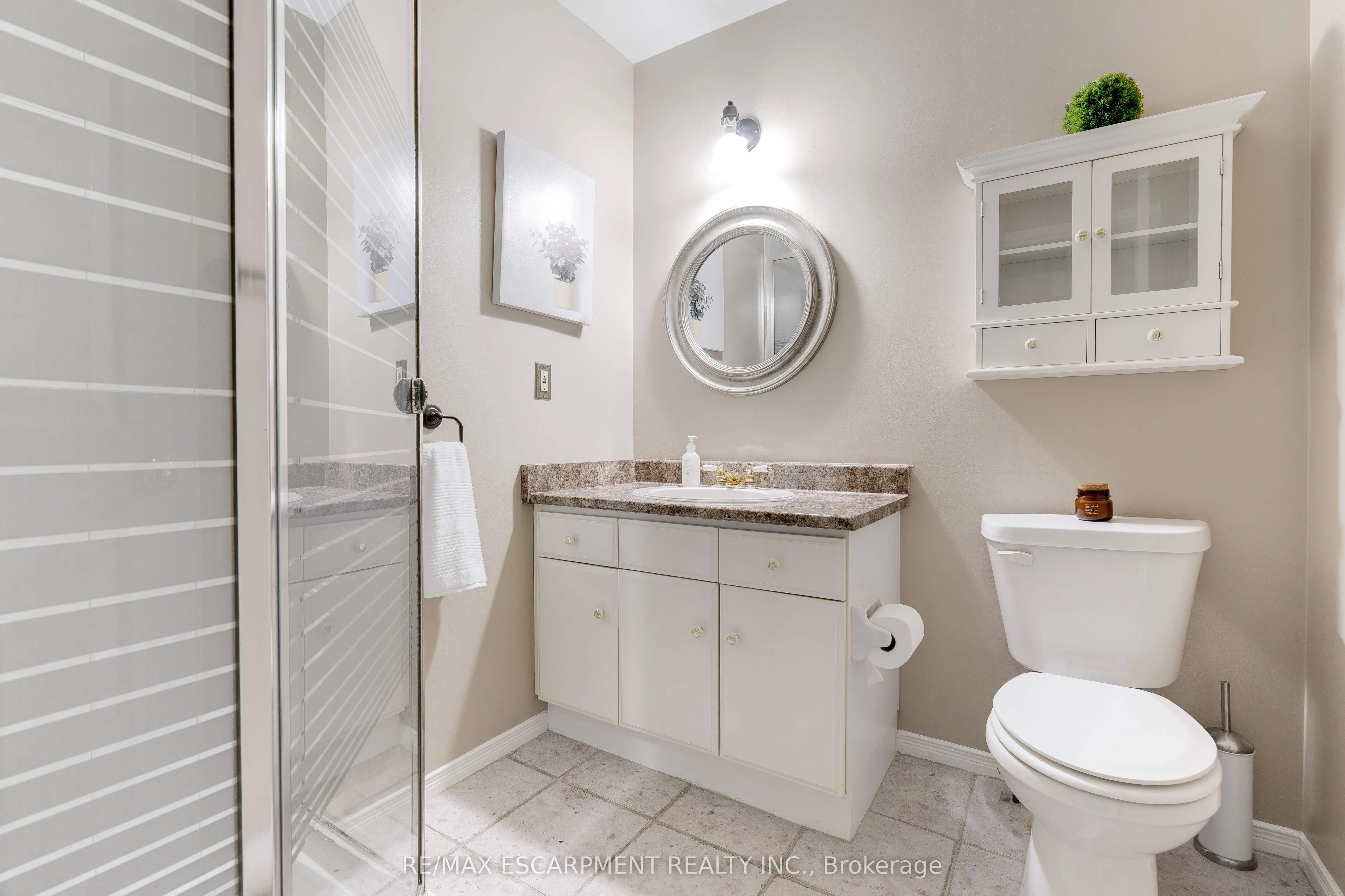 2774 King Street E, #10