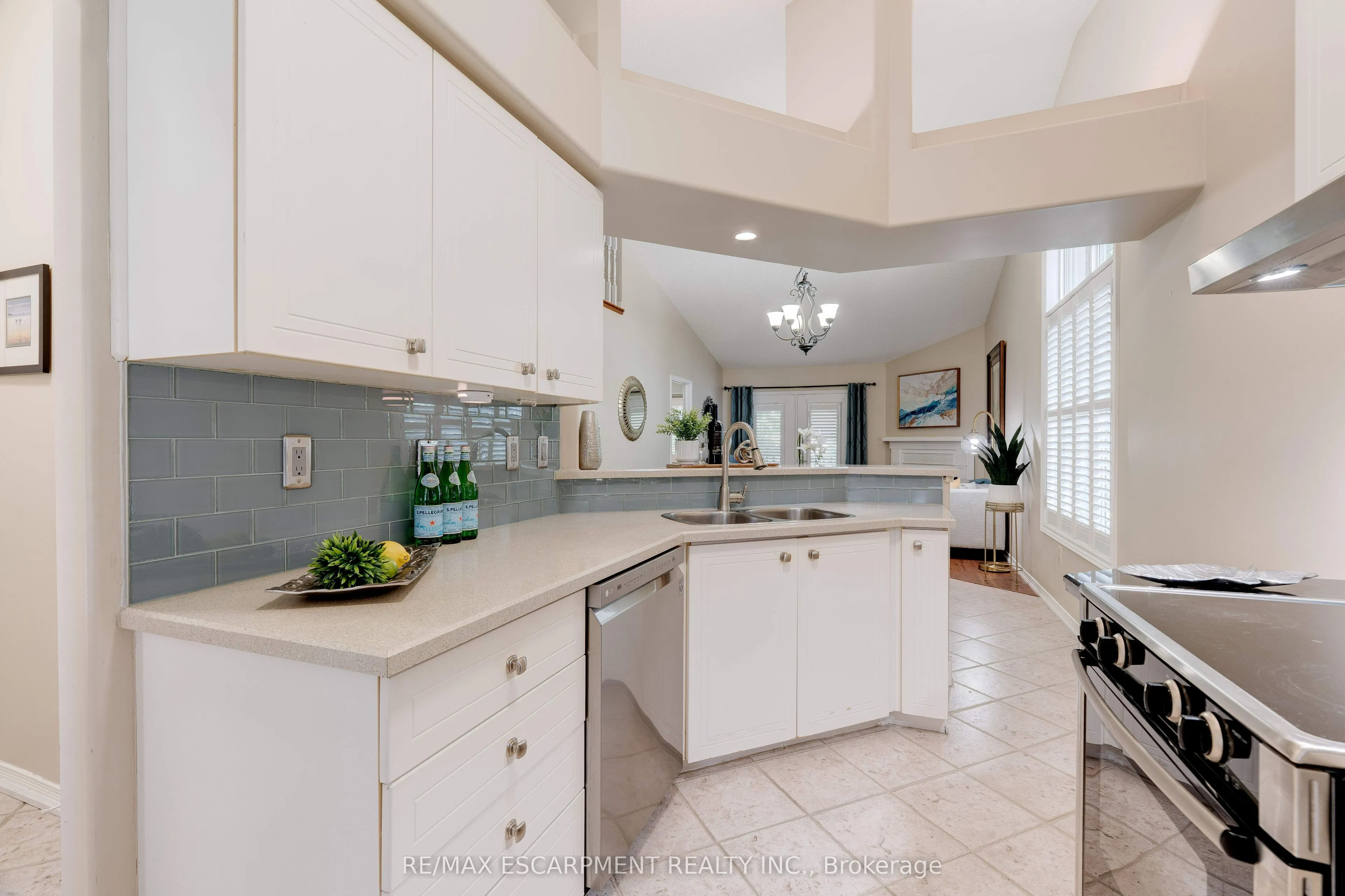 2774 King Street E, #10
