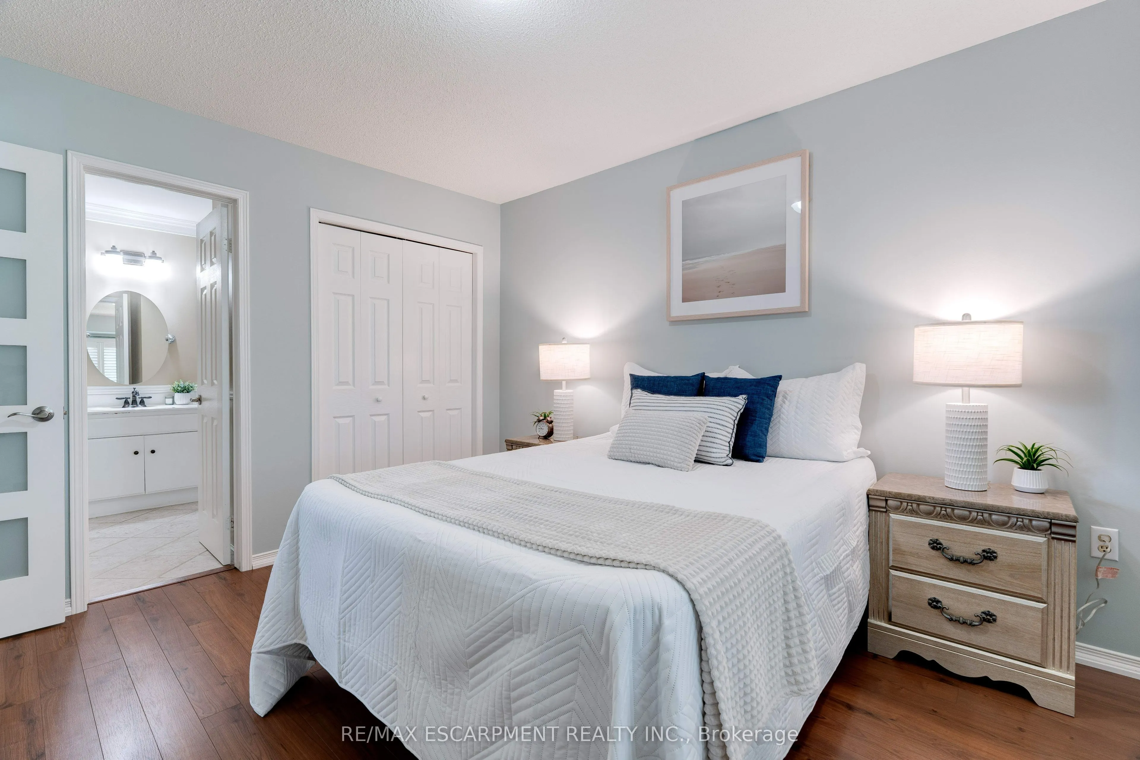 2774 King Street E, #10