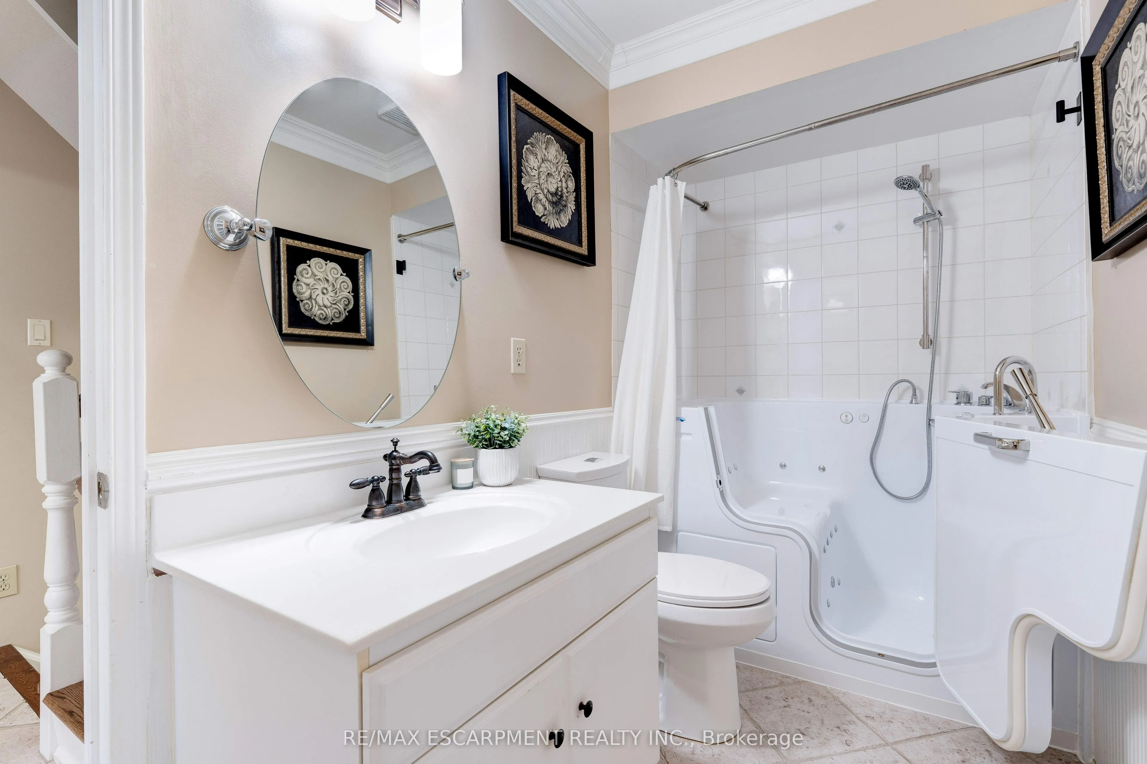 2774 King Street E, #10