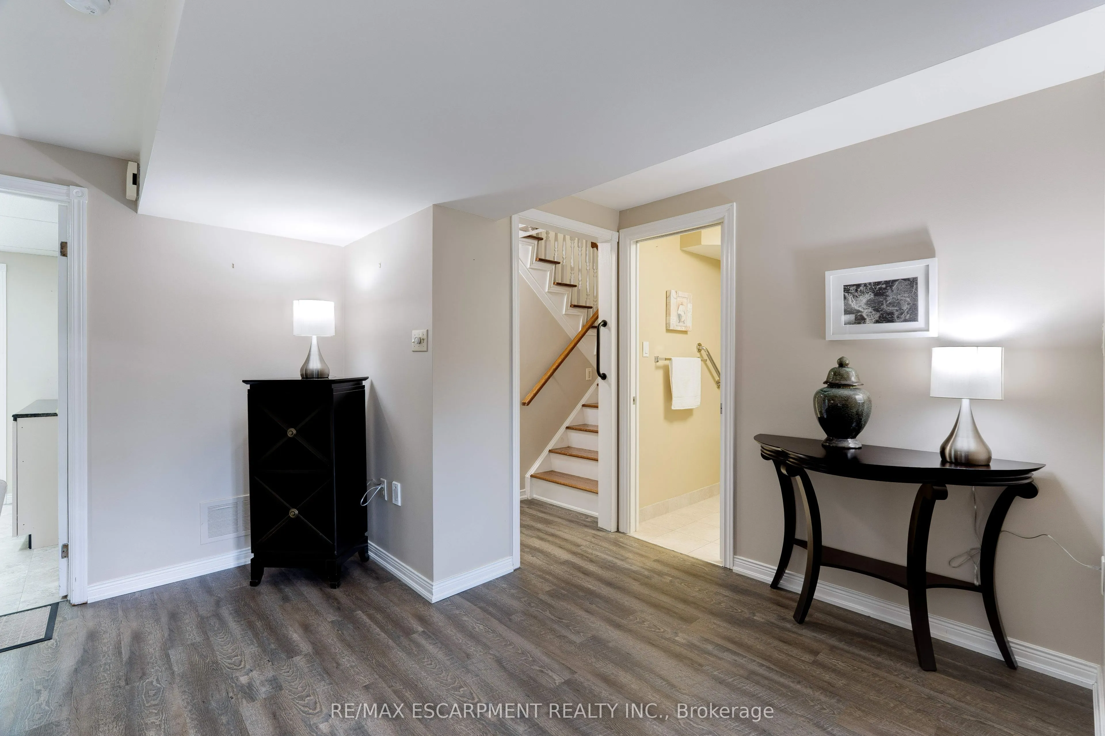 2774 King Street E, #10