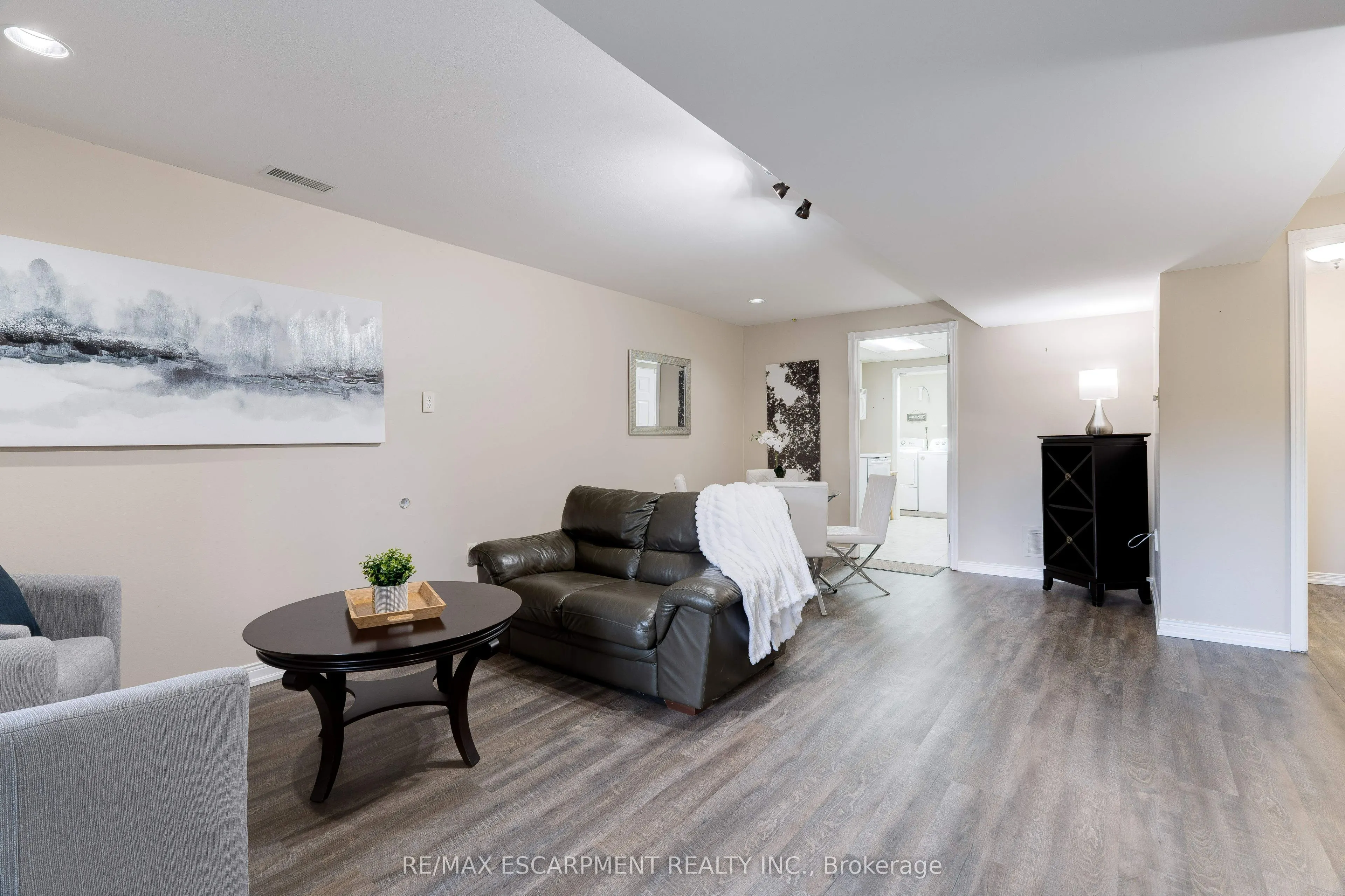 2774 King Street E, #10