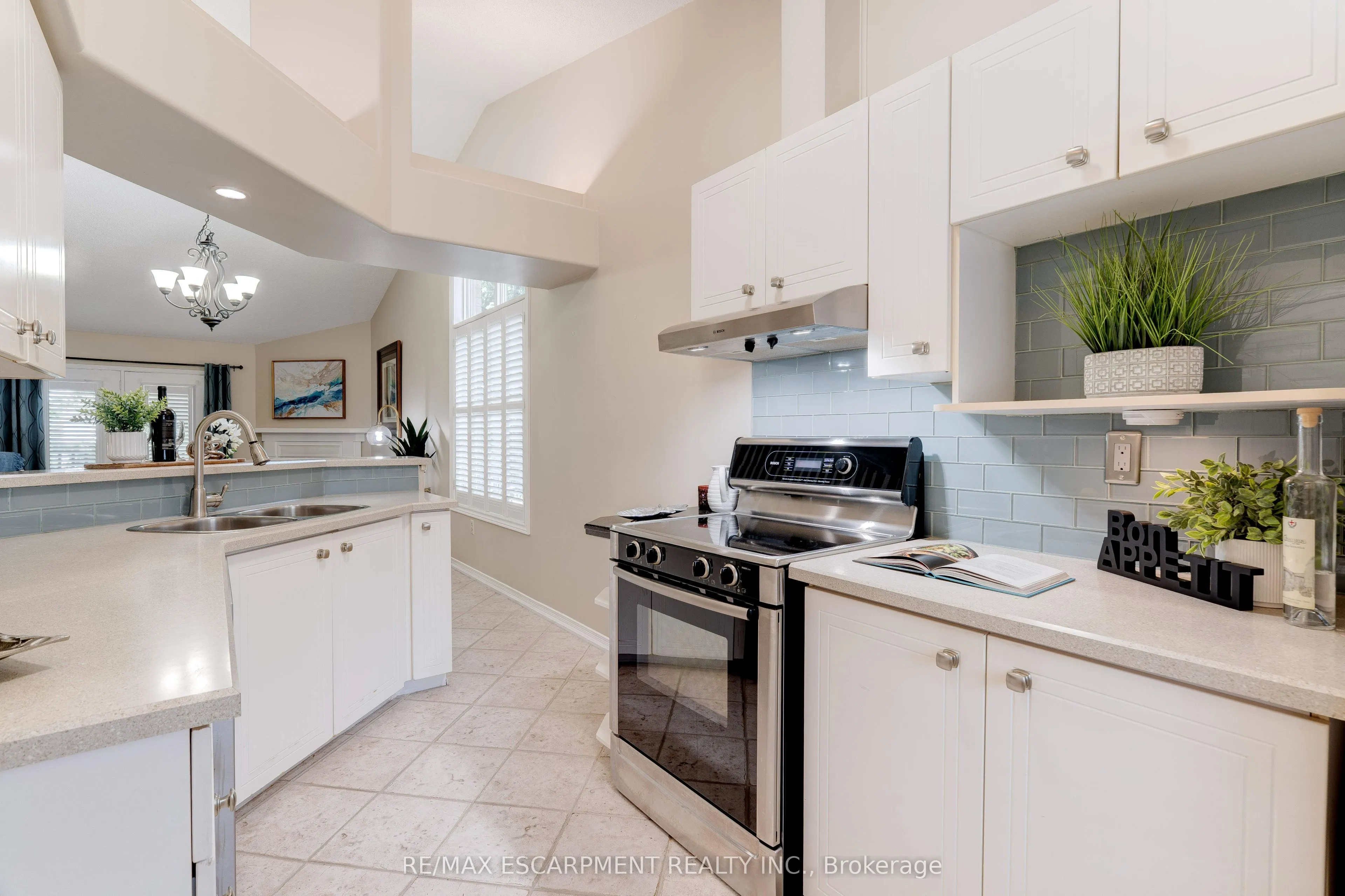 2774 King Street E, #10