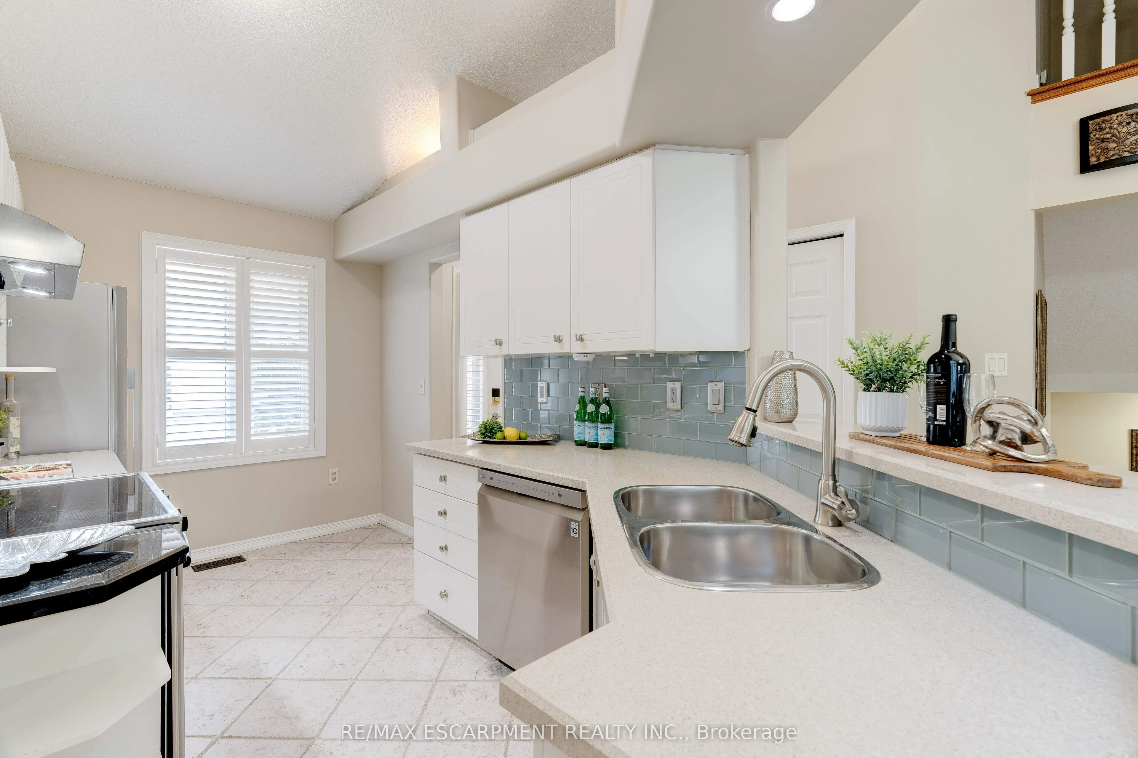 2774 King Street E, #10