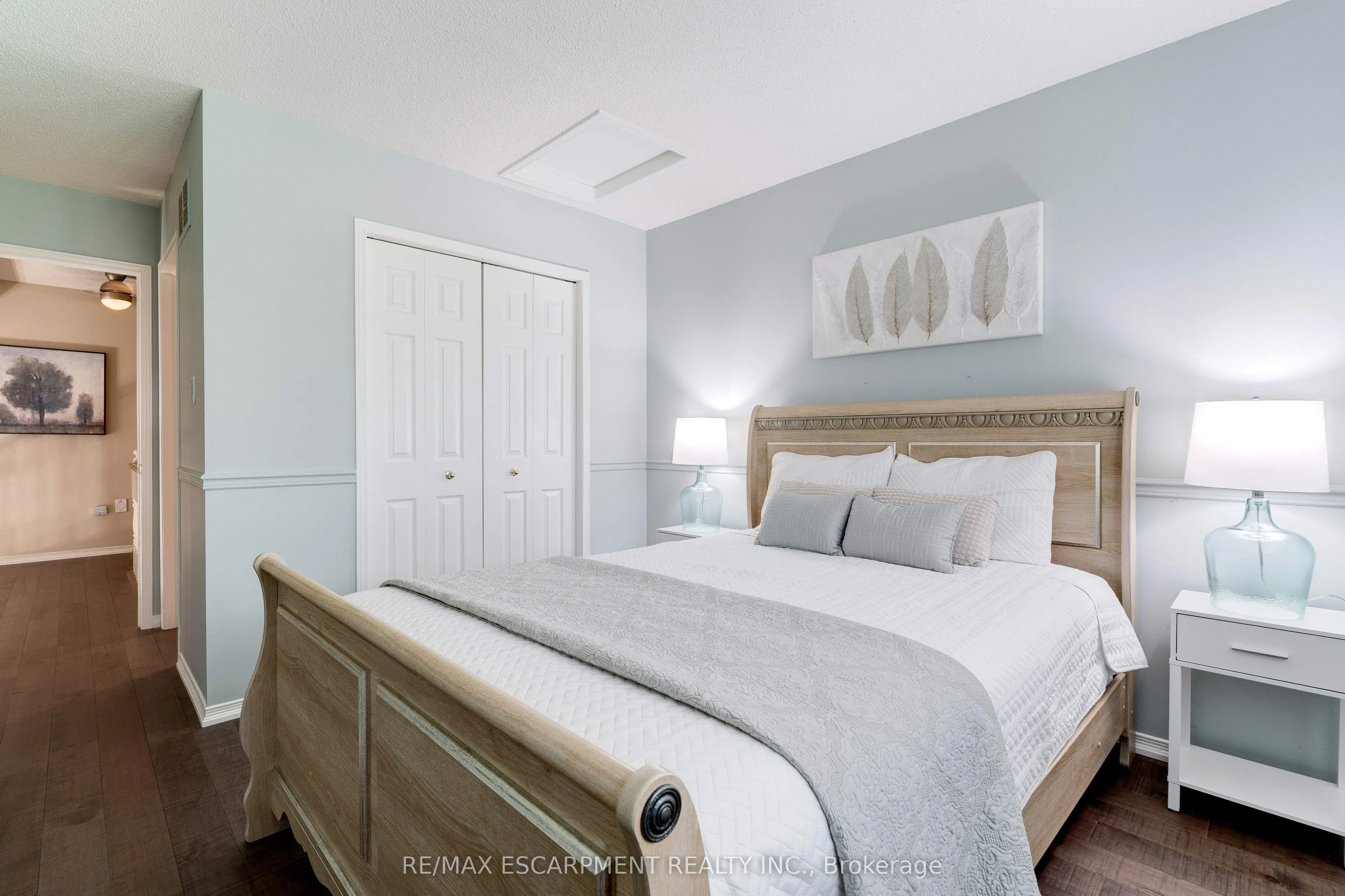 2774 King Street E, #10