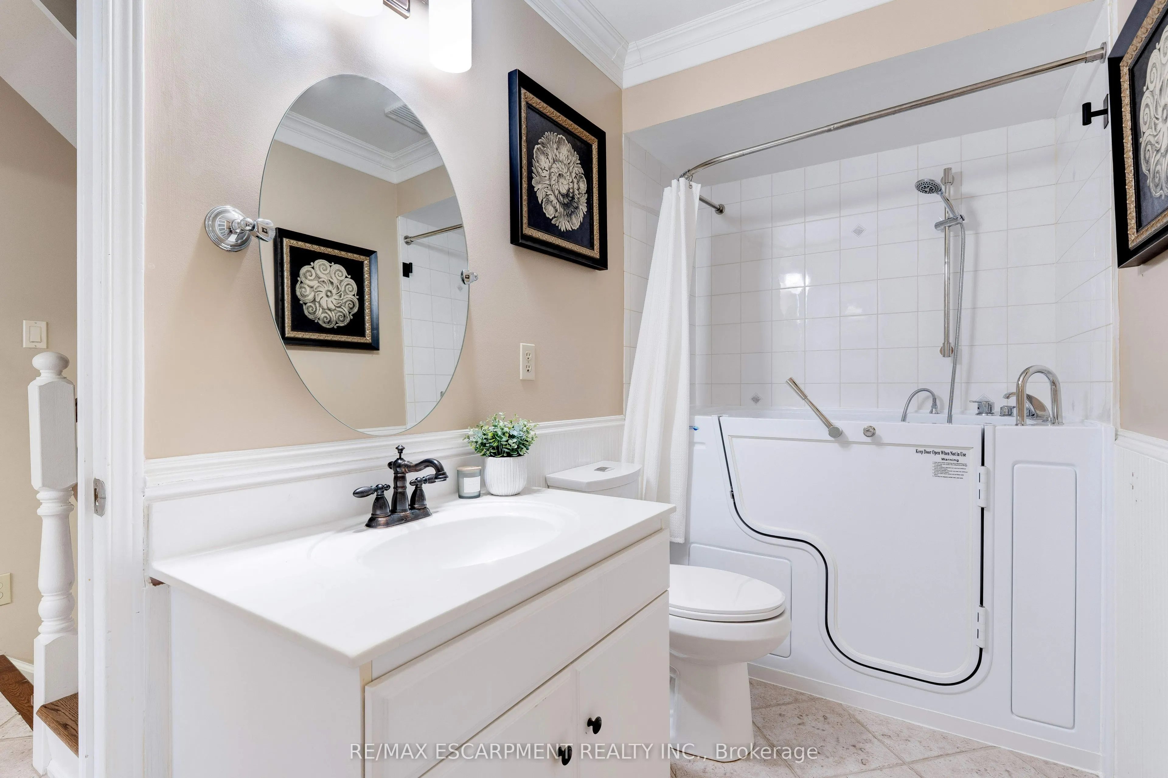 2774 King Street E, #10