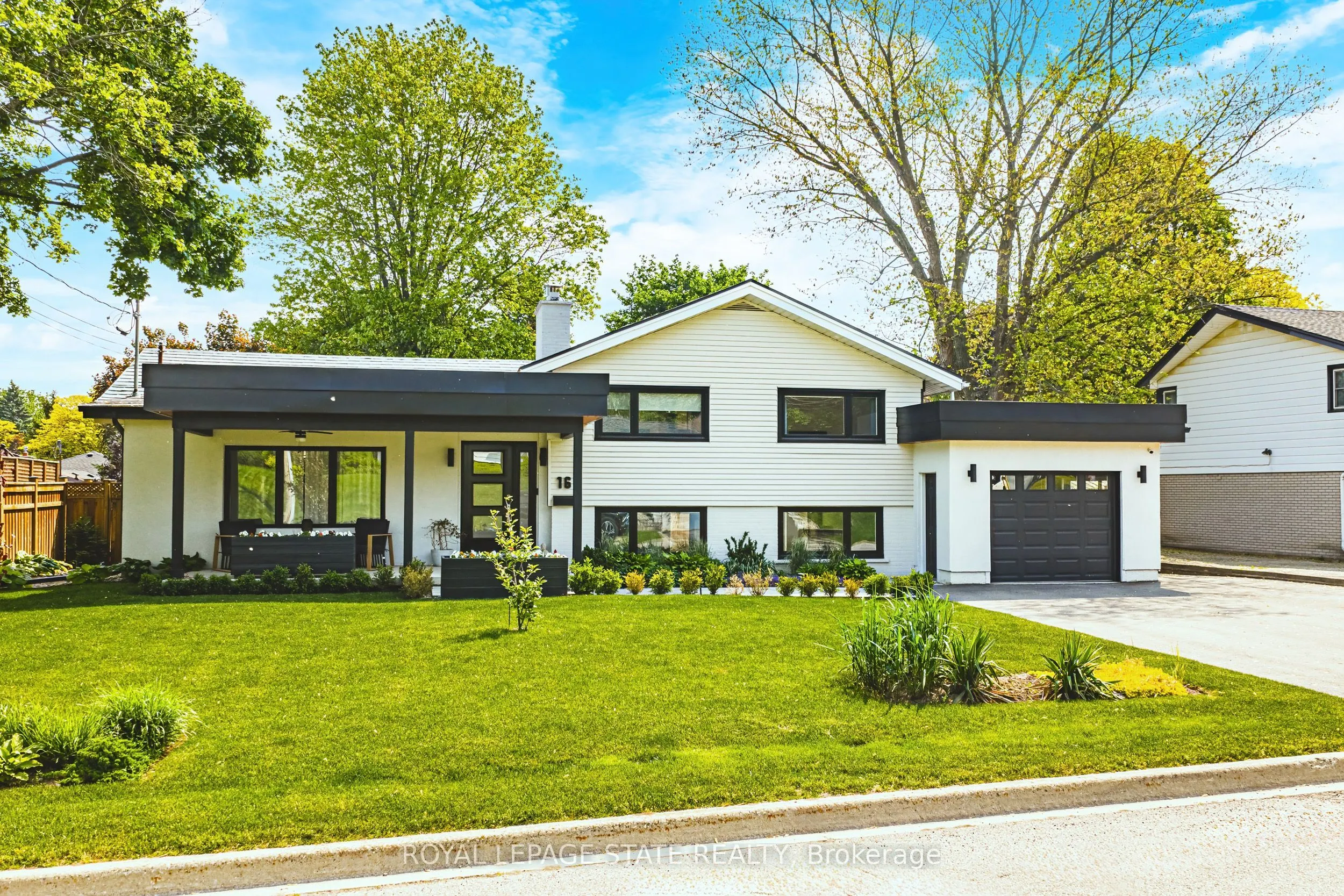 16 Lynndale Drive