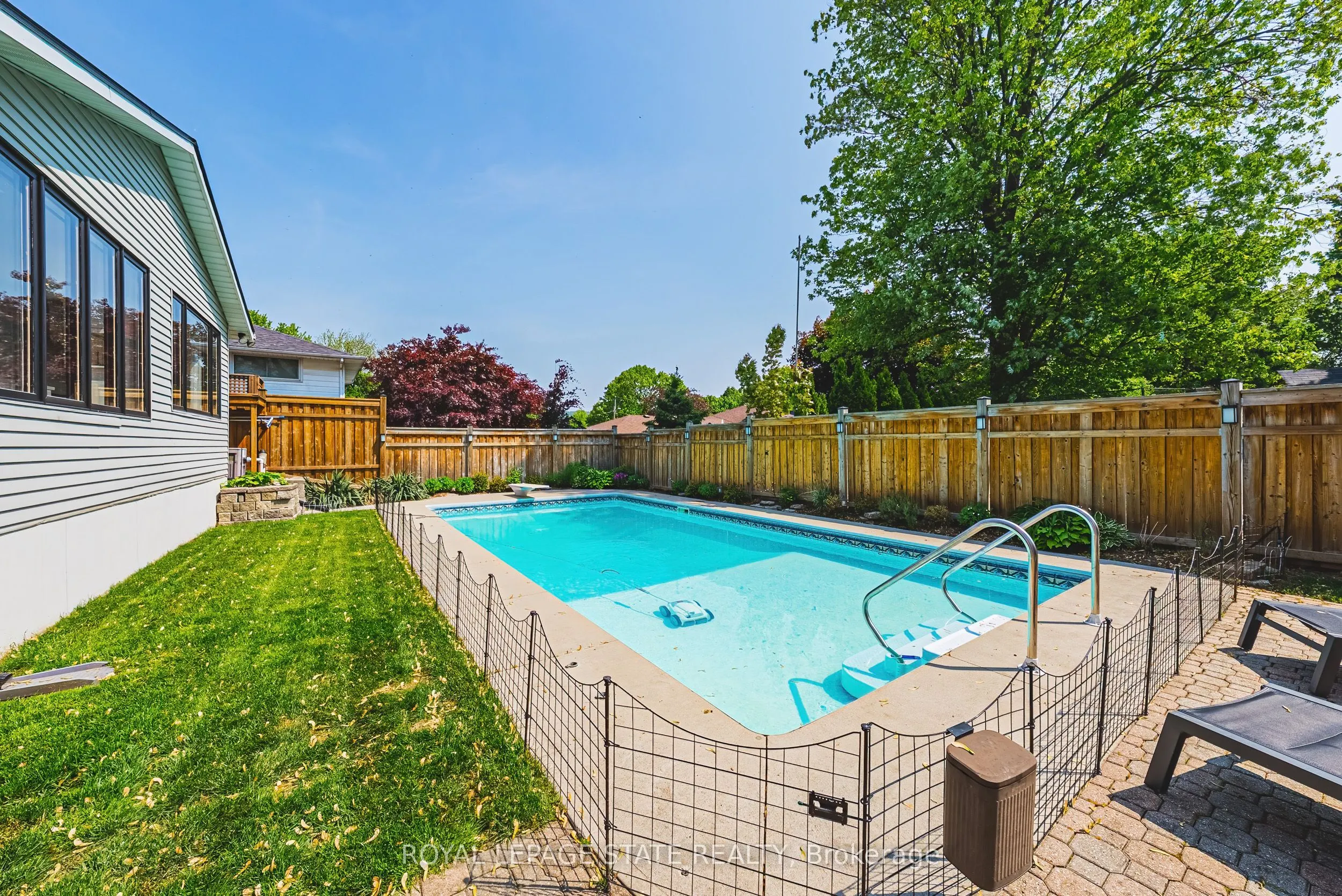 16 Lynndale Drive
