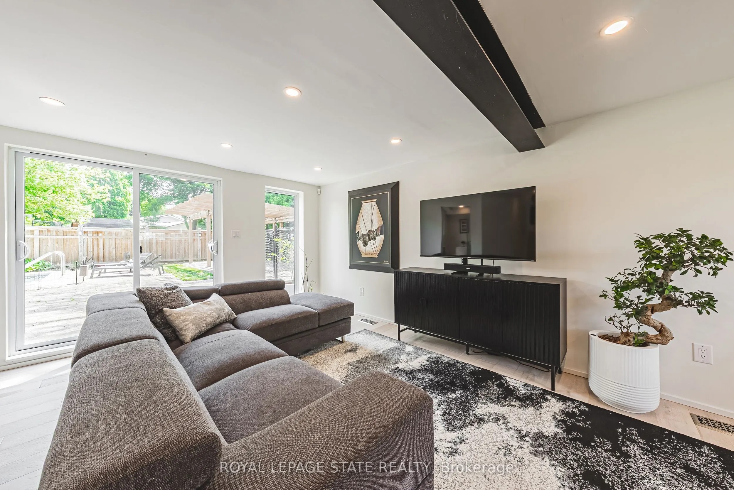 16 Lynndale Drive