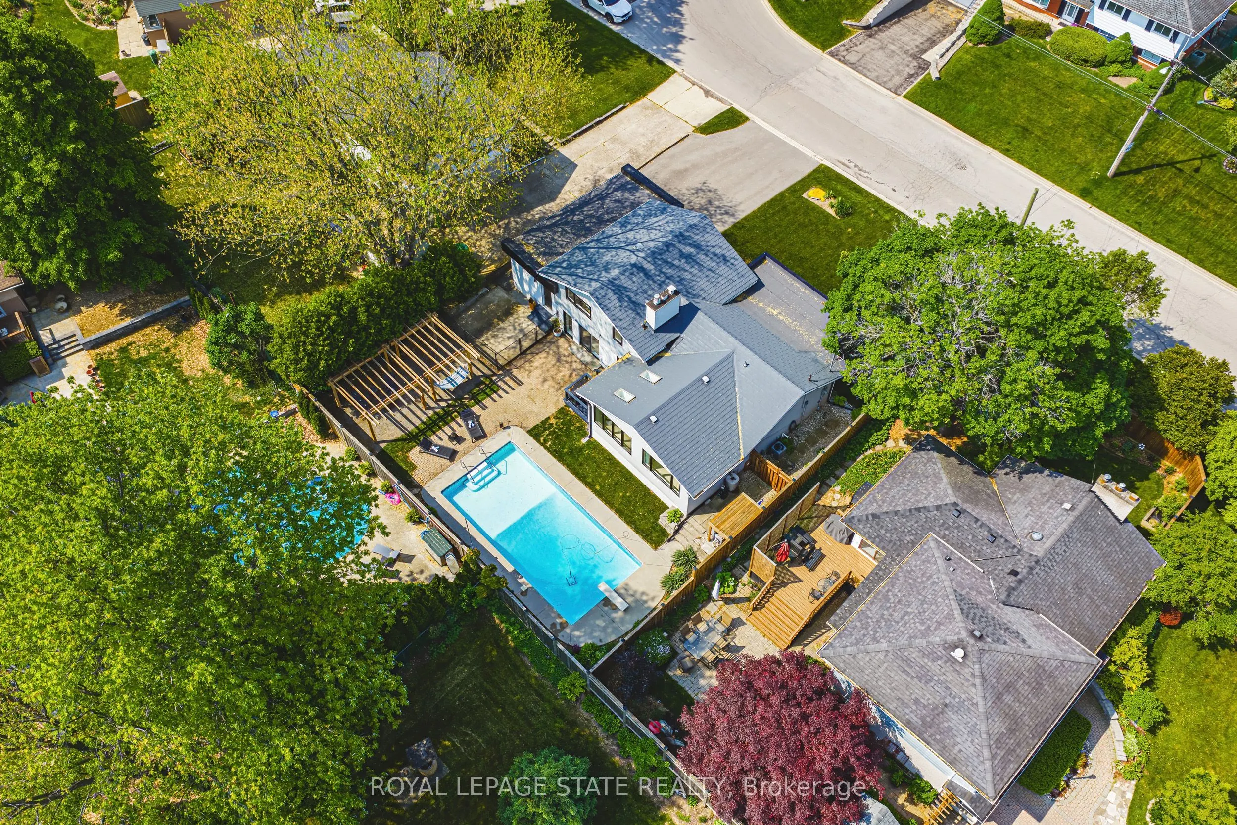 16 Lynndale Drive