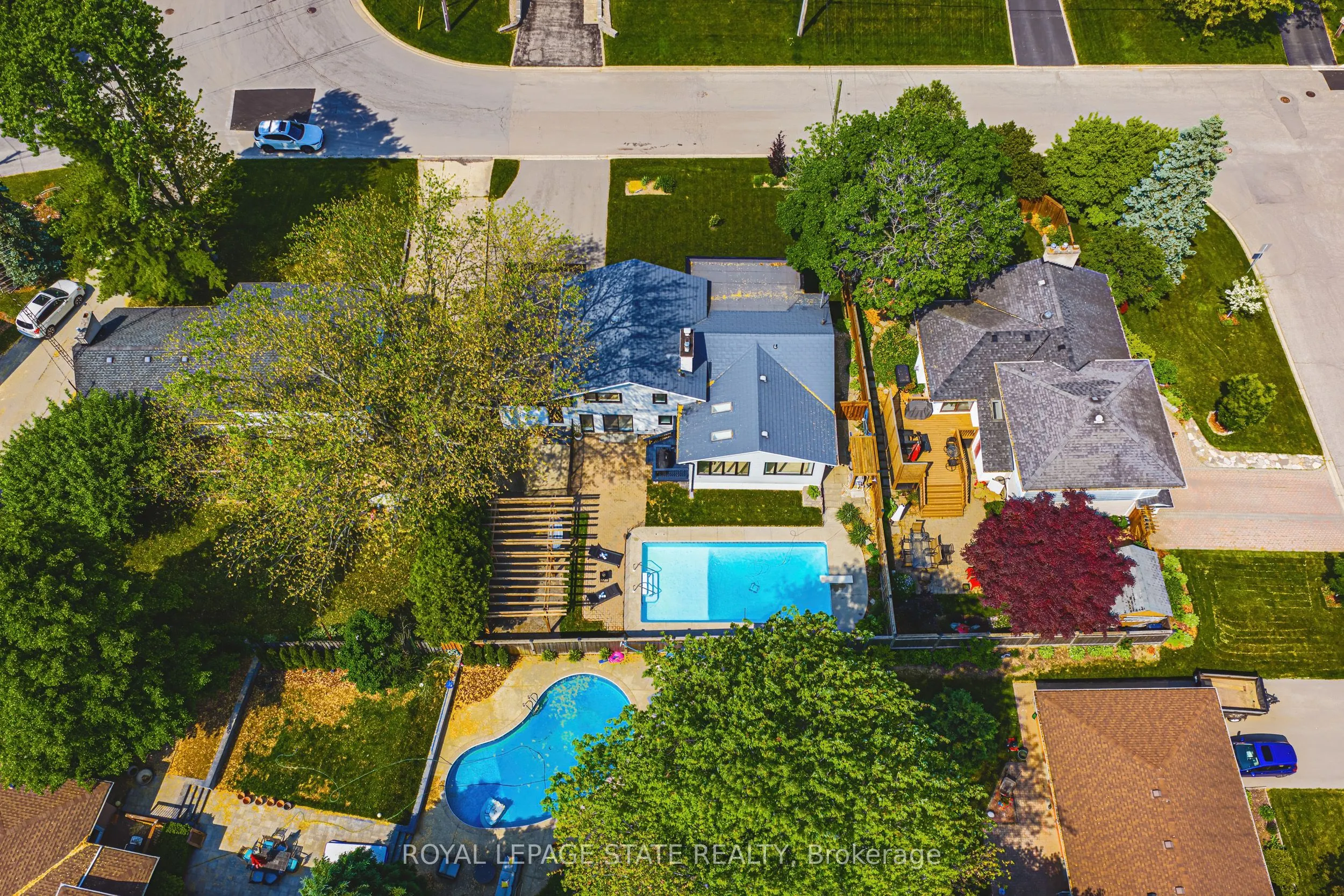 16 Lynndale Drive