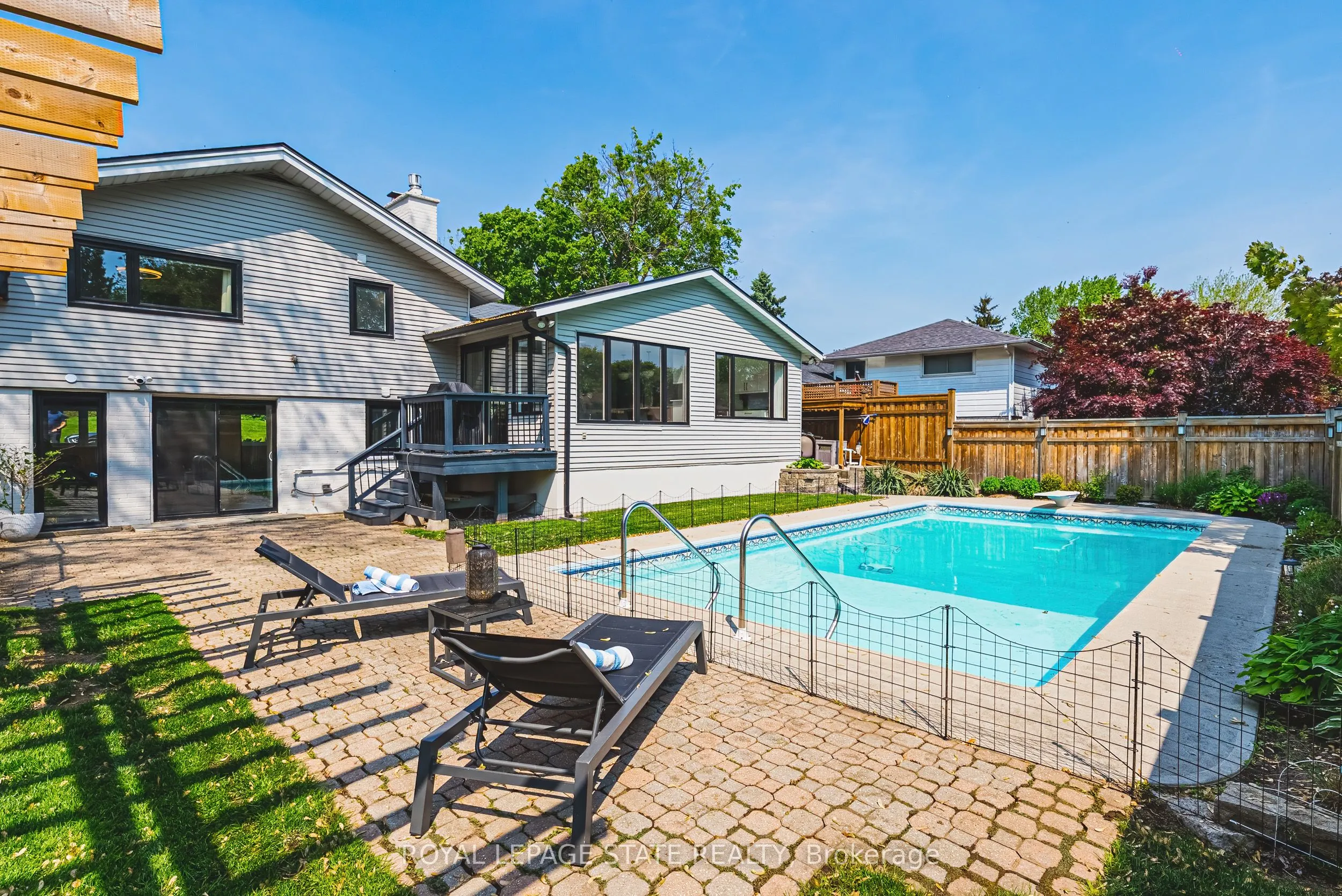 16 Lynndale Drive