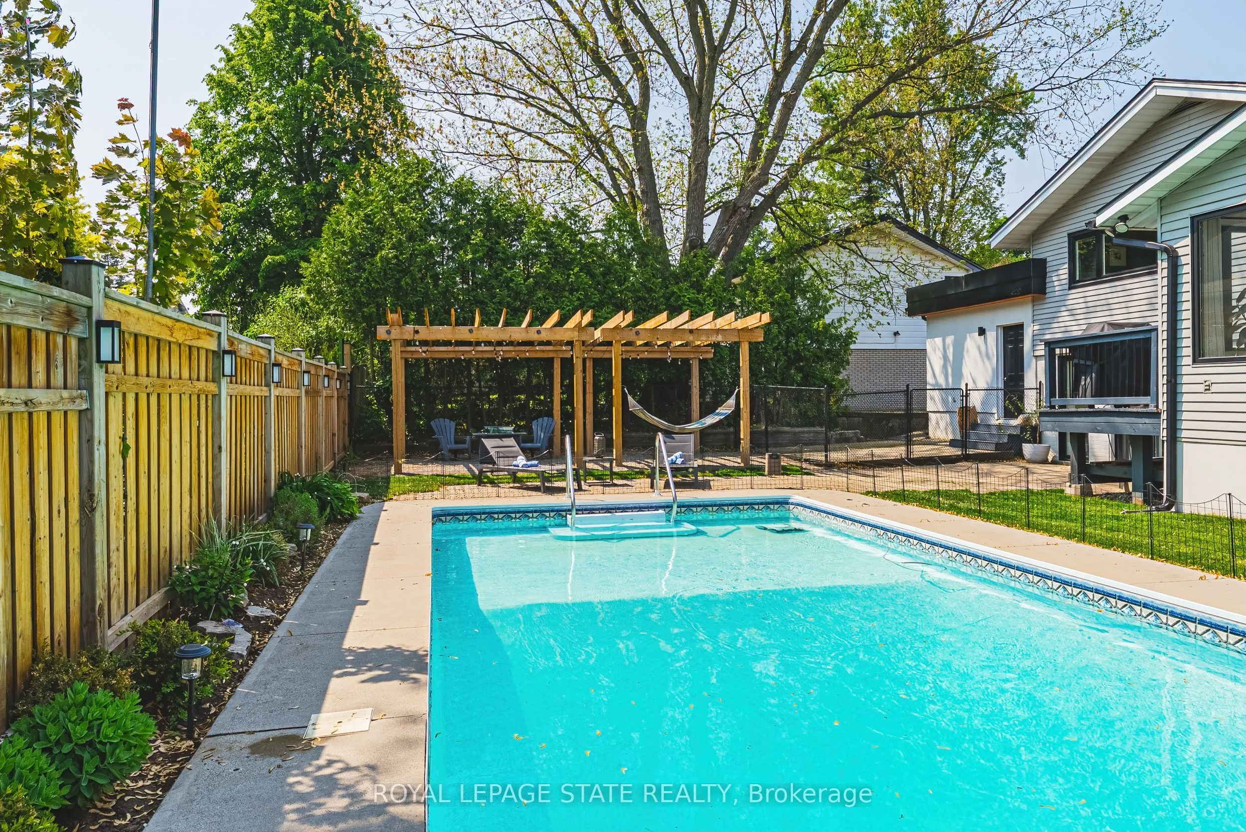 16 Lynndale Drive