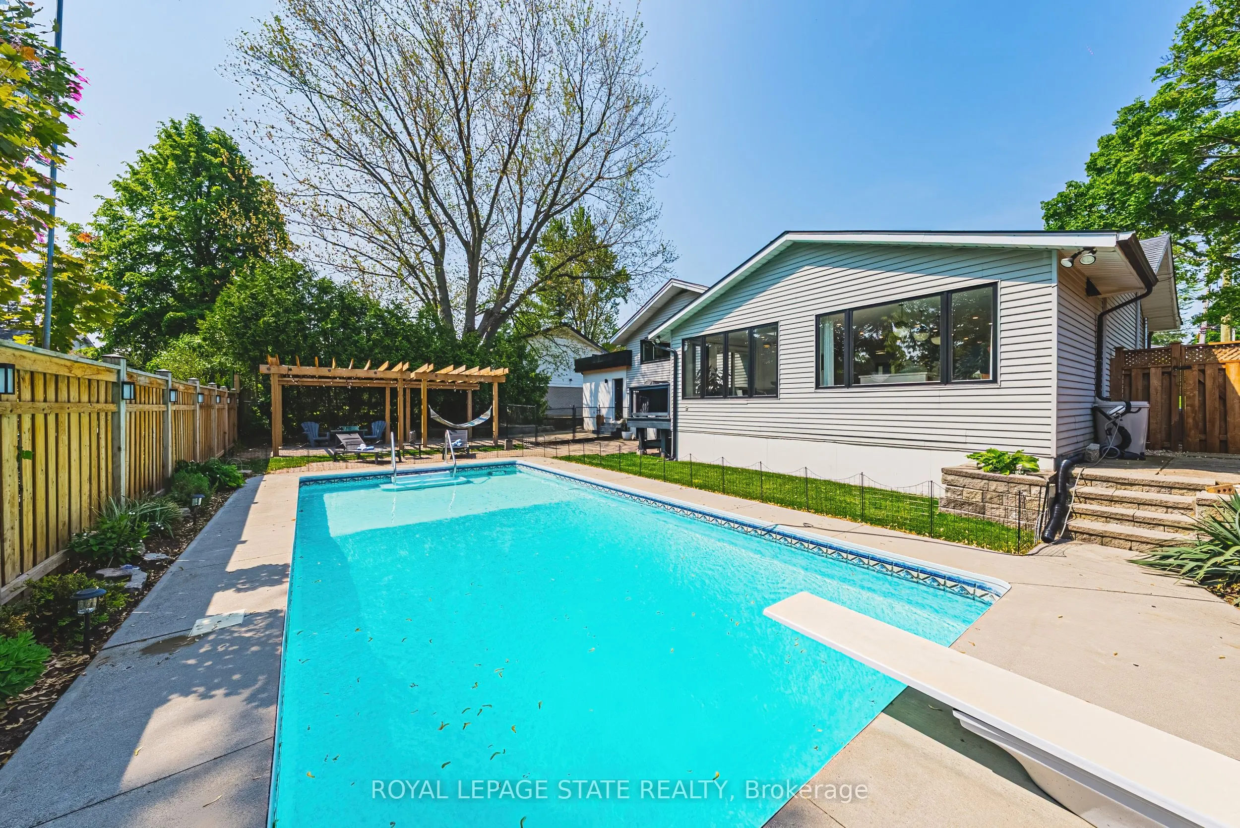 16 Lynndale Drive