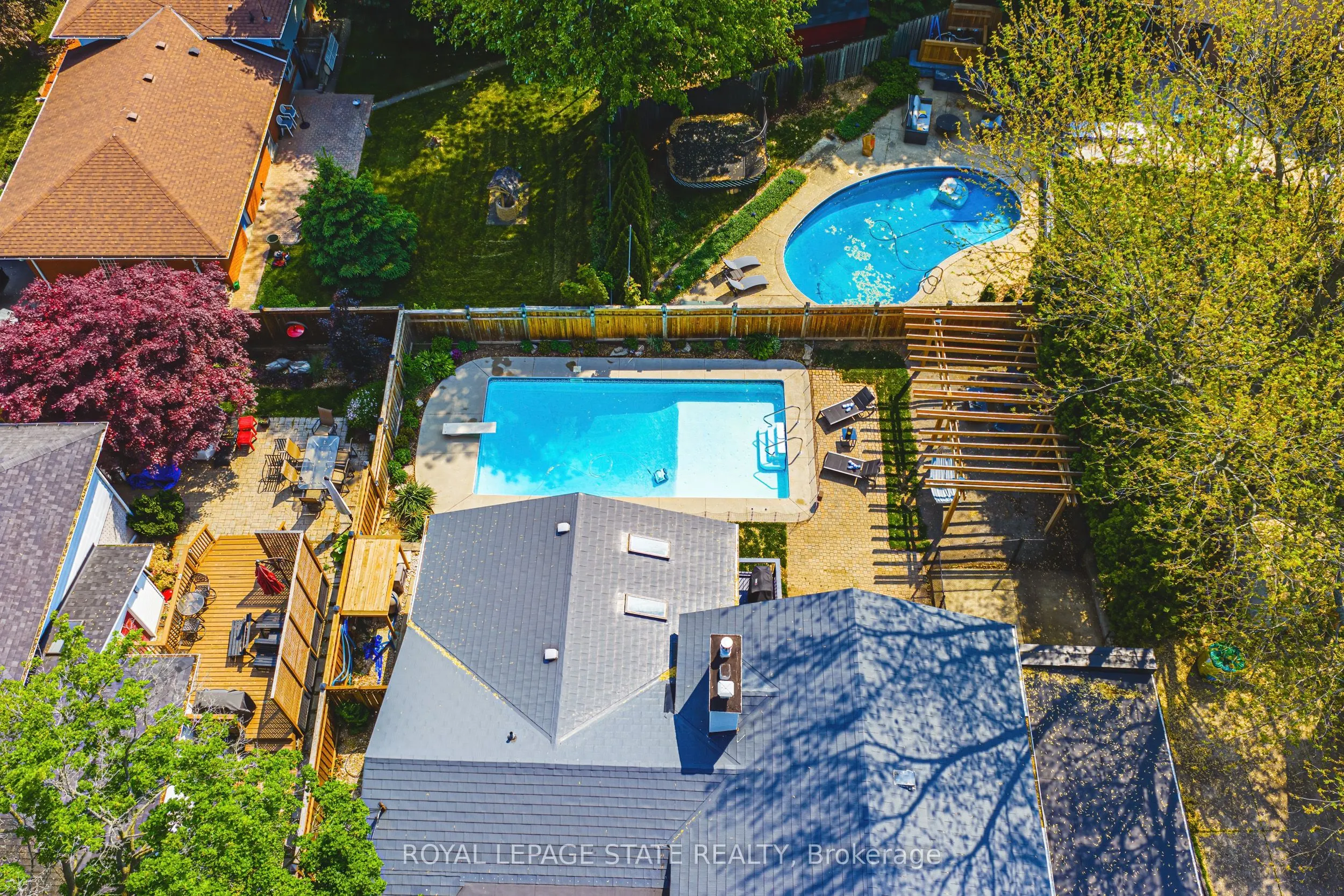 16 Lynndale Drive