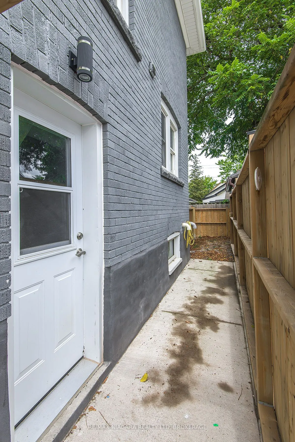 4607 Nelson Crescent