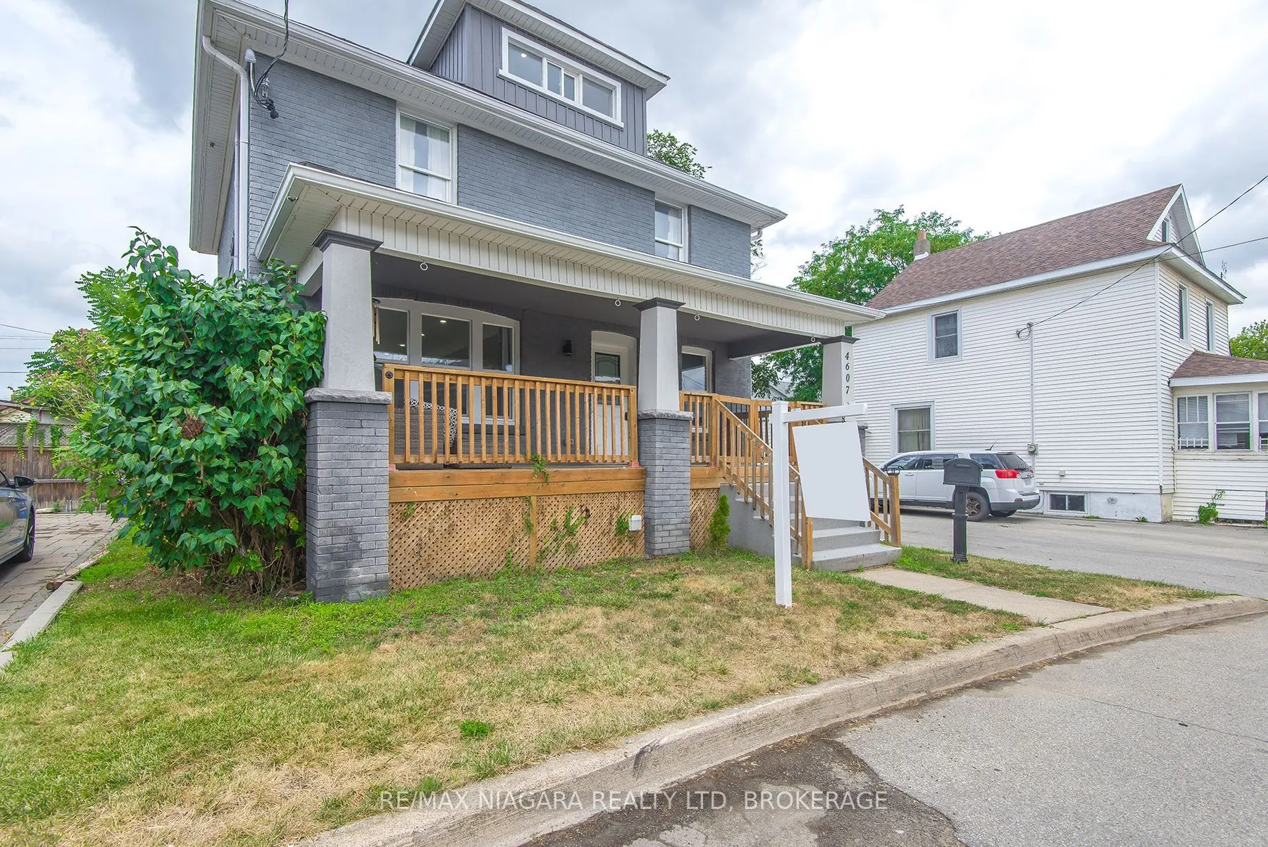 4607 Nelson Crescent