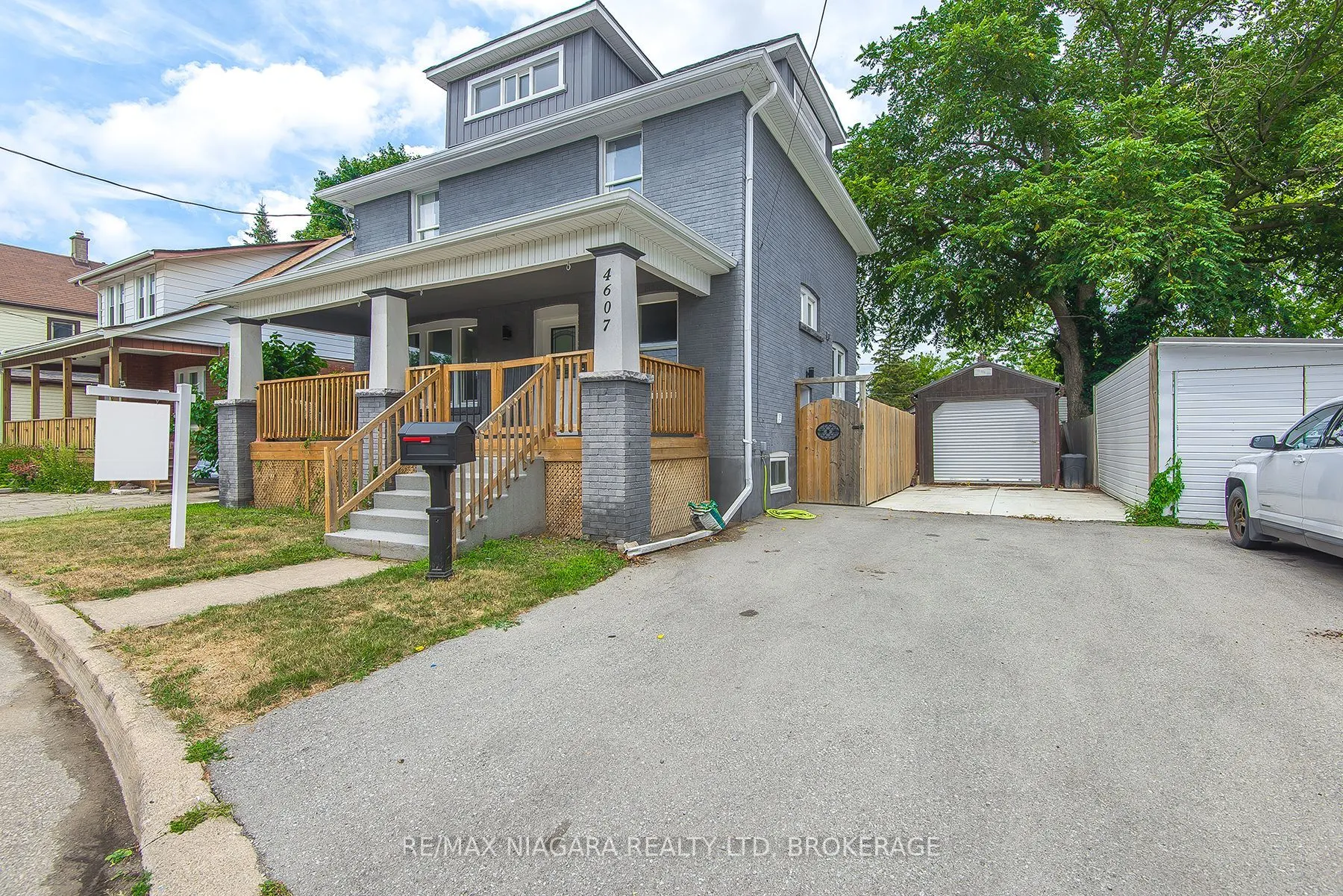 4607 Nelson Crescent