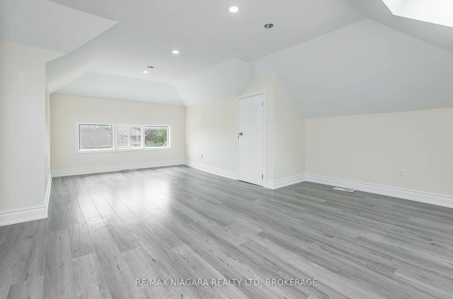 4607 Nelson Crescent