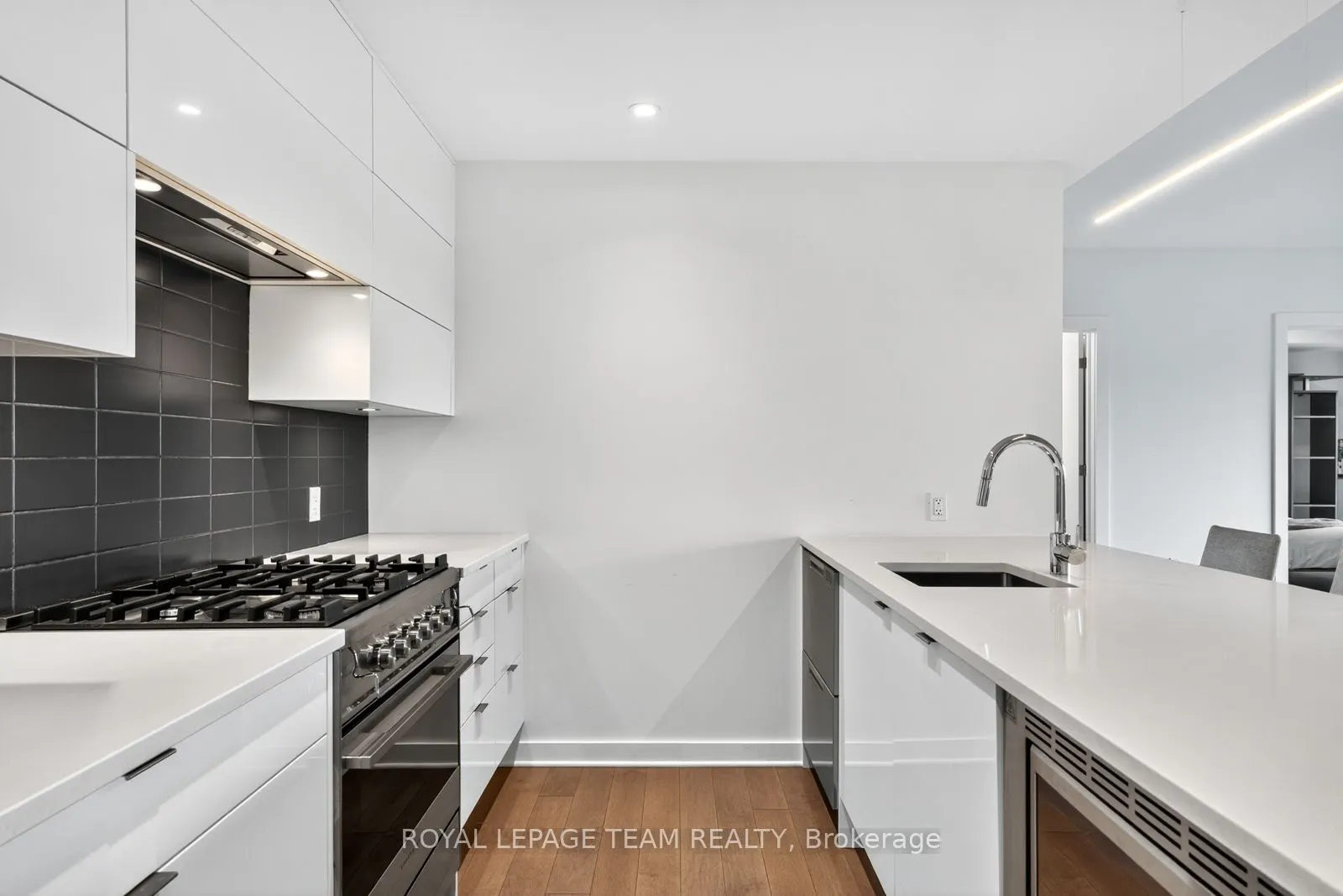 135 Barrette Street, #608