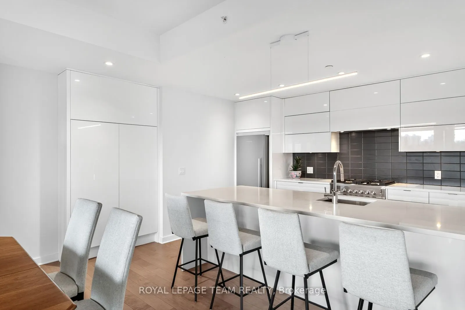 135 Barrette Street, #608