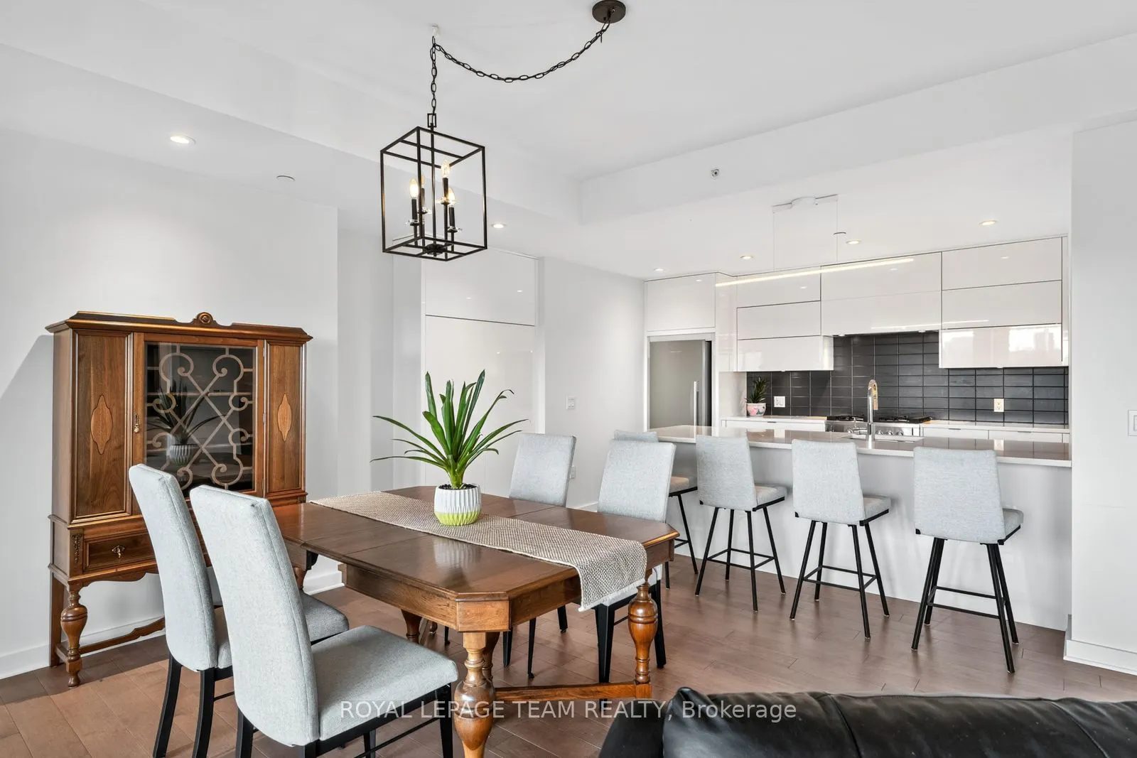 135 Barrette Street, #608