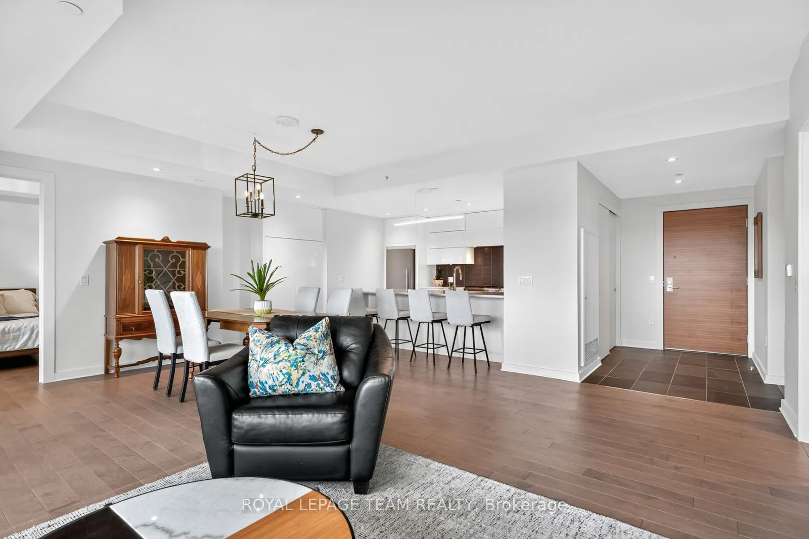 135 Barrette Street, #608