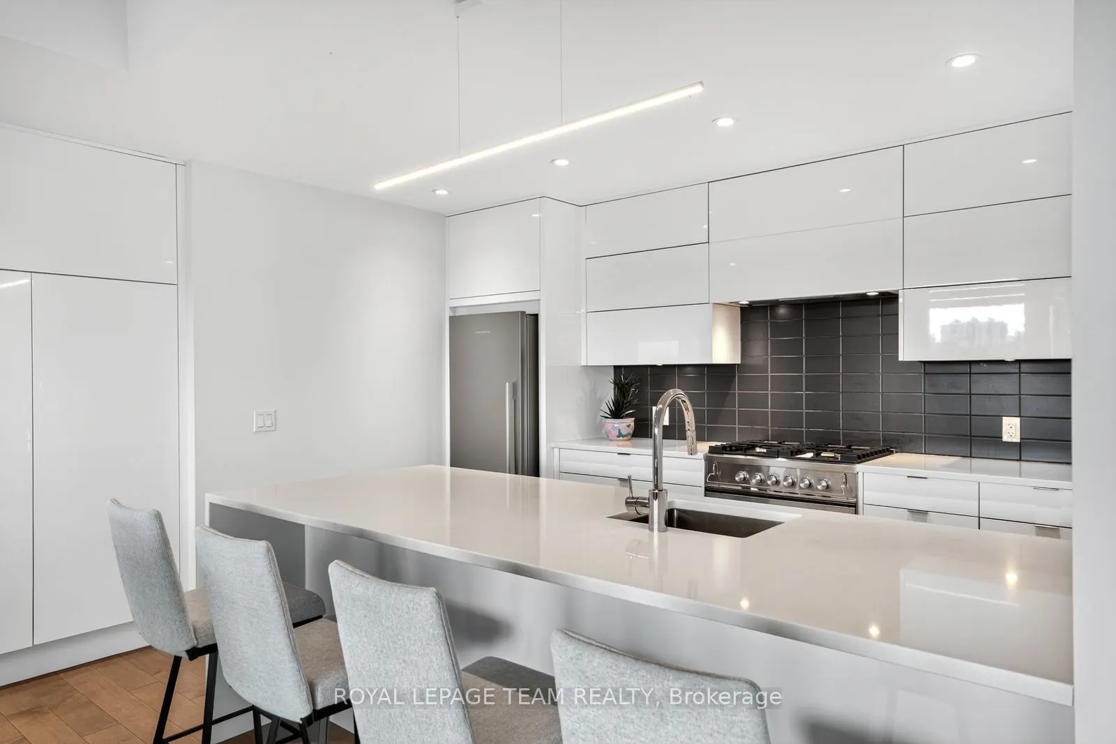135 Barrette Street, #608