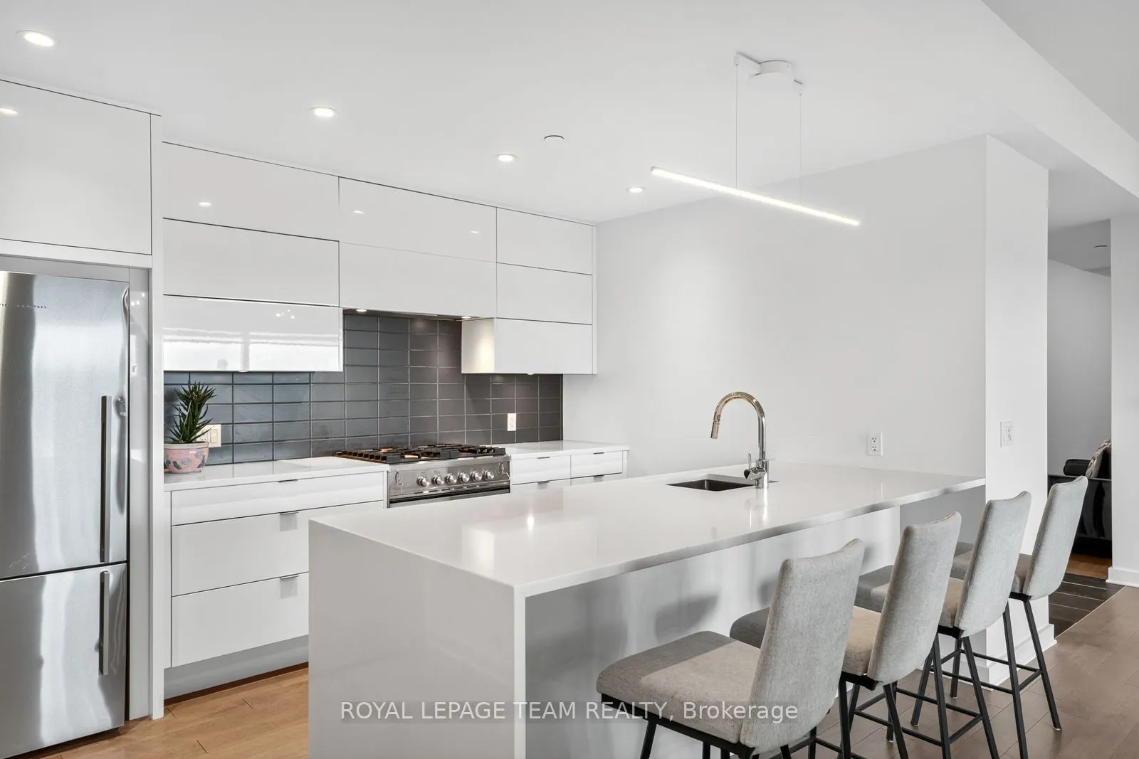 135 Barrette Street, #608