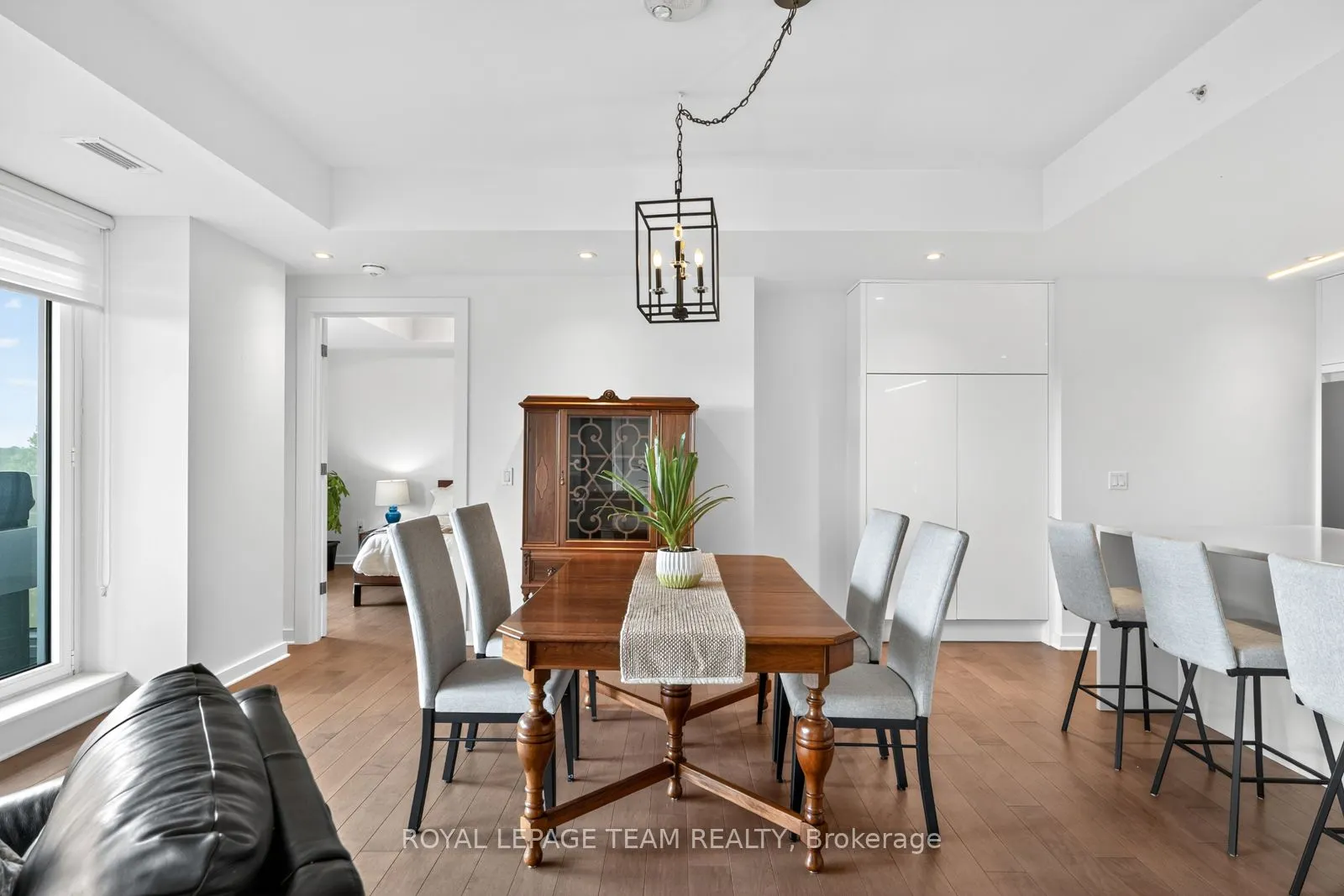 135 Barrette Street, #608