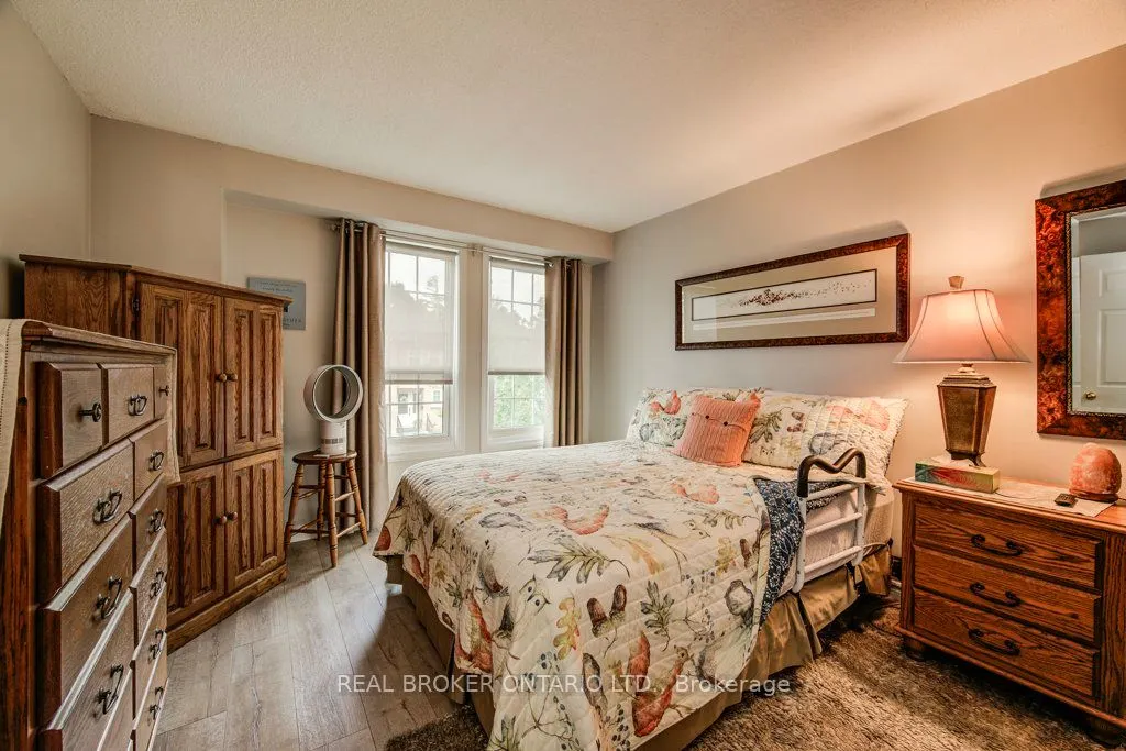375 HOLIDAY INN Drive, #11