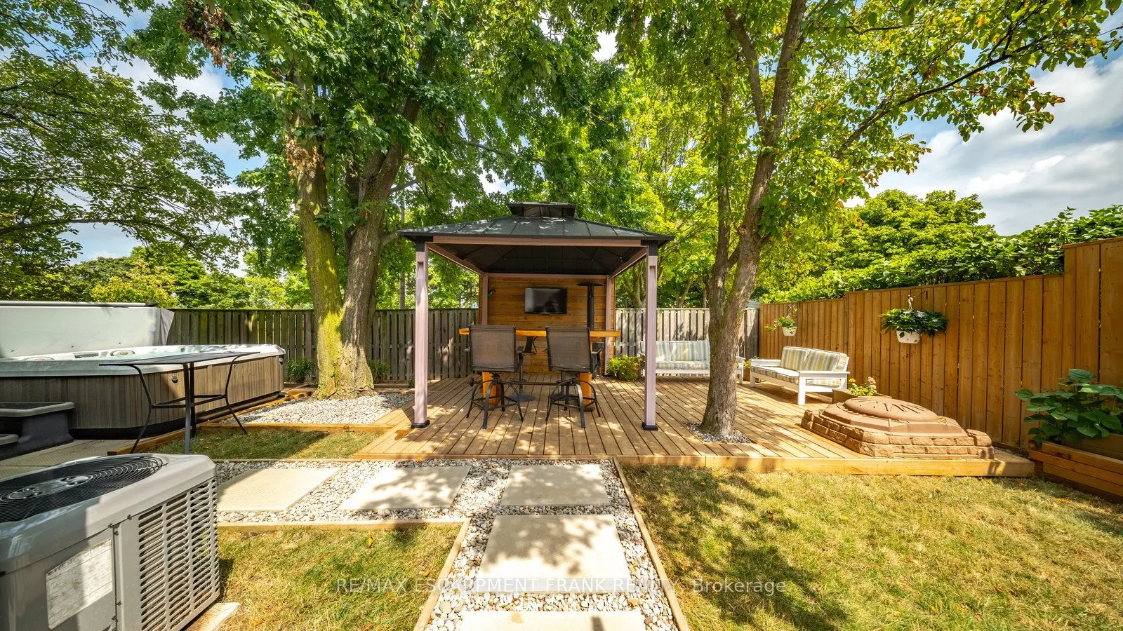 1 YORKDALE Crescent