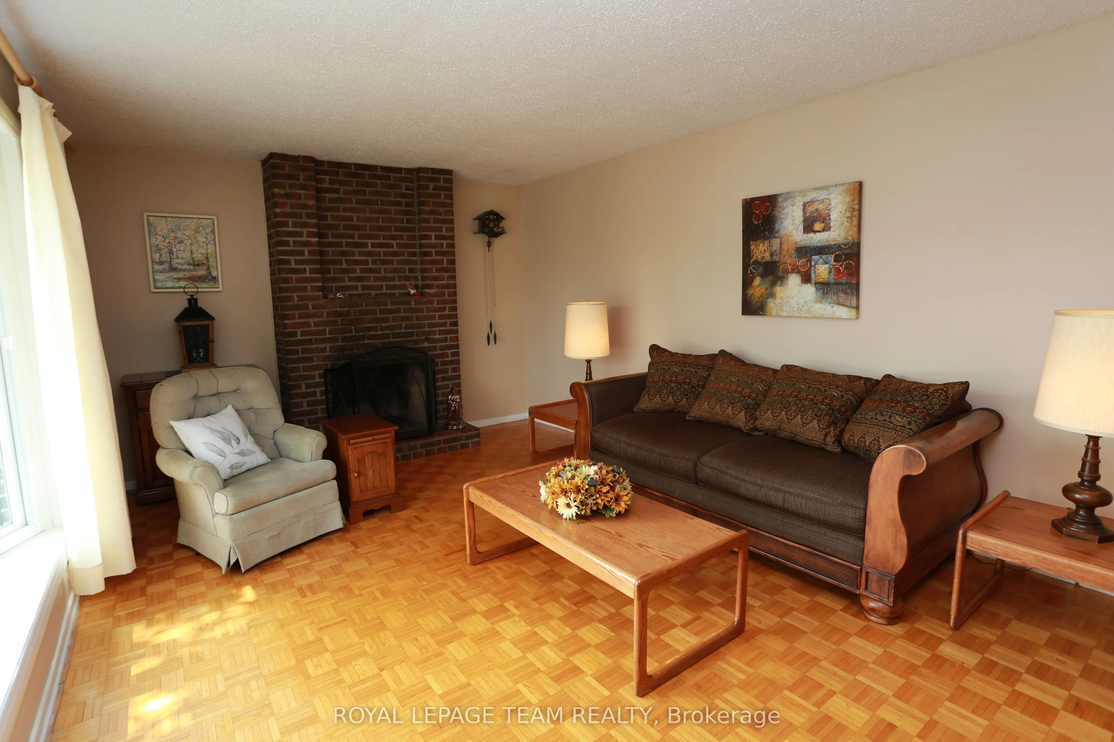 82 Maitland Street S