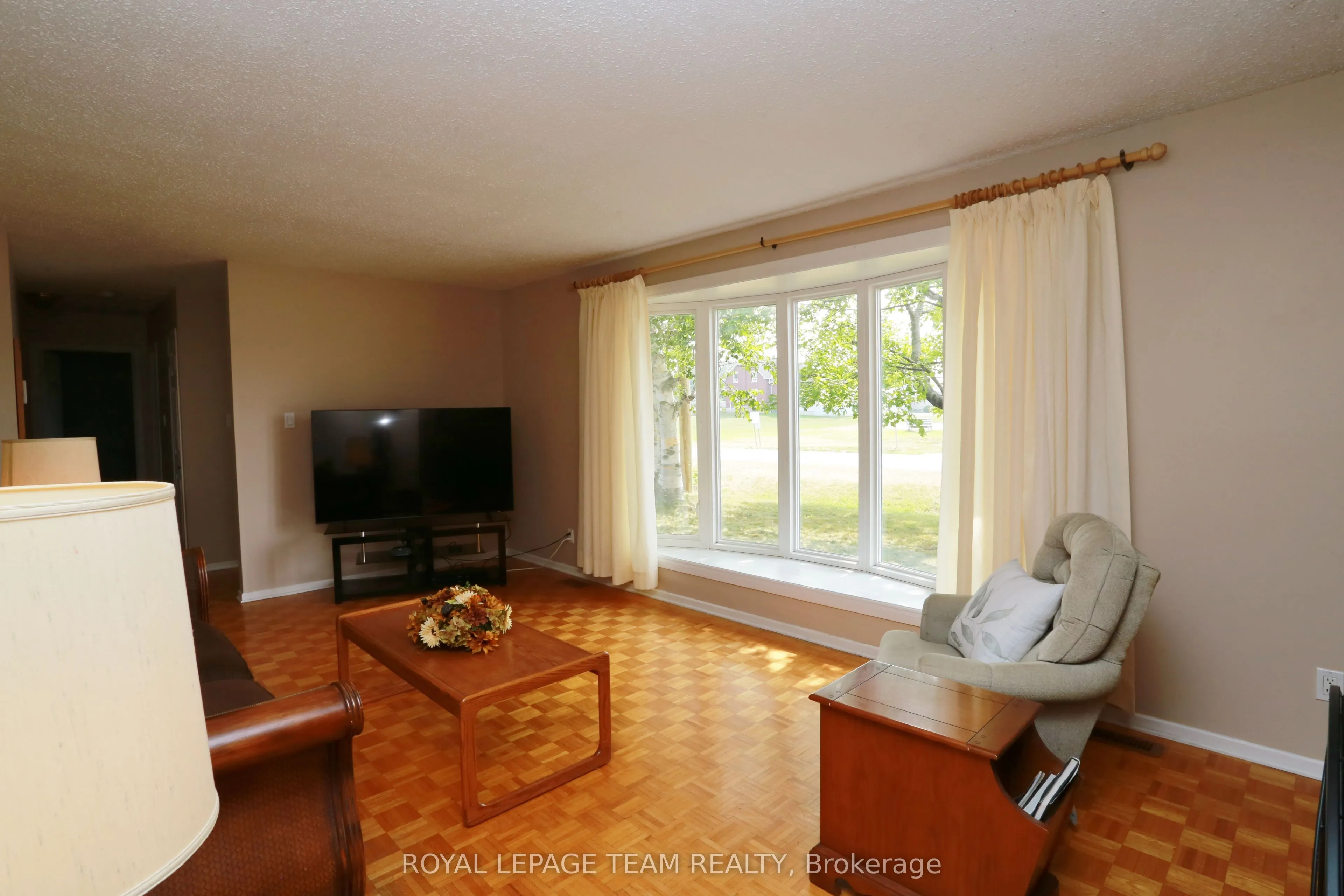82 Maitland Street S
